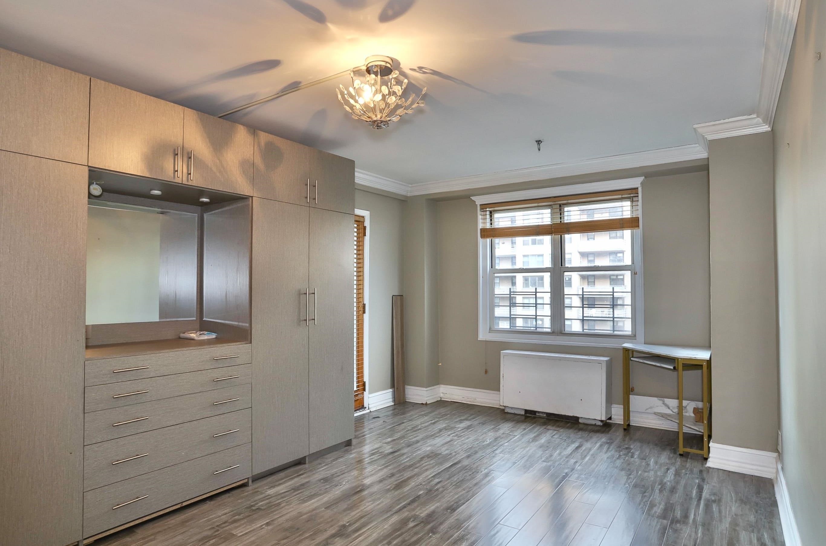 225 ST PAULS AVE Unit: 8K