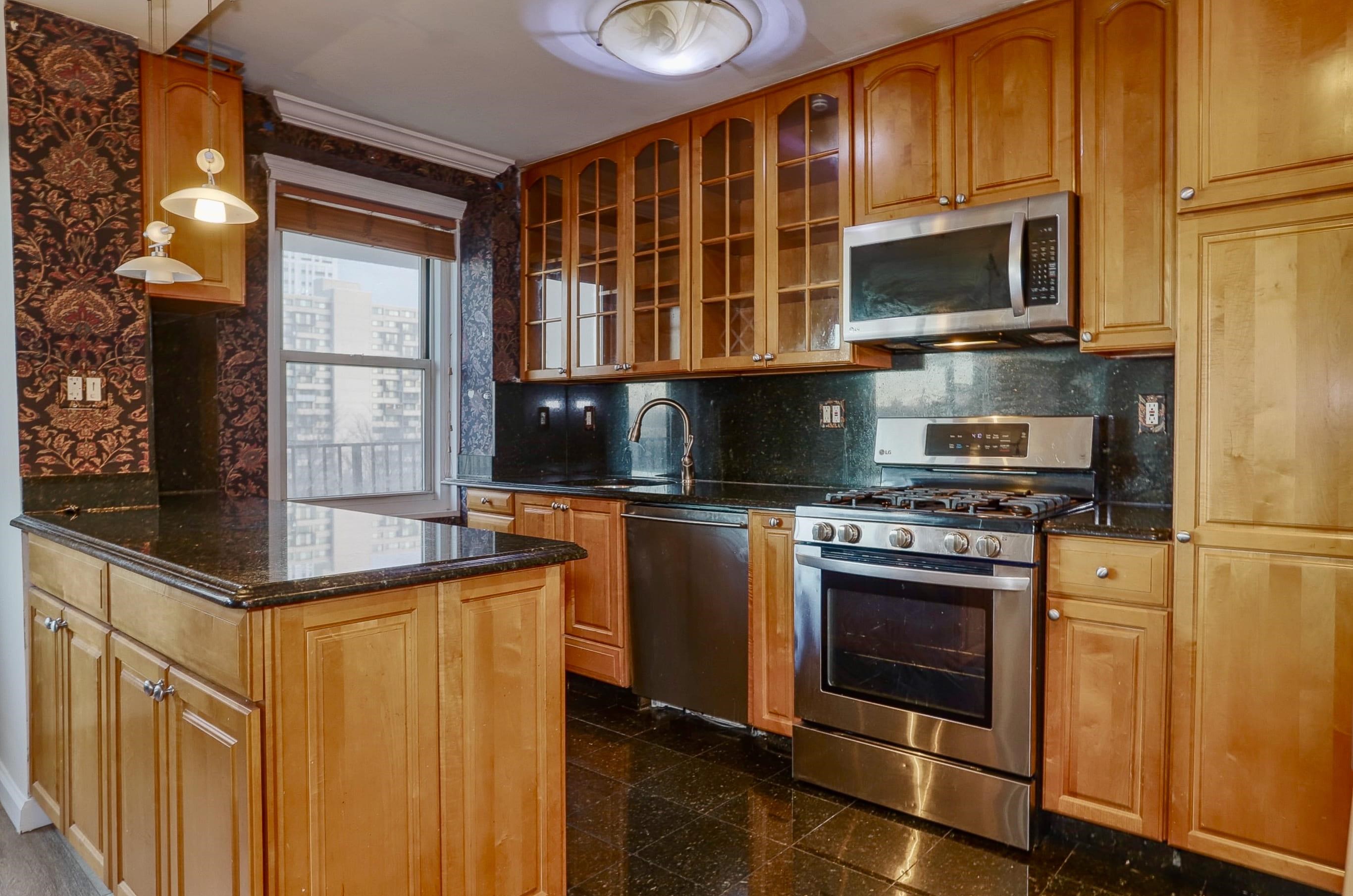 225 ST PAULS AVE Unit: 8K