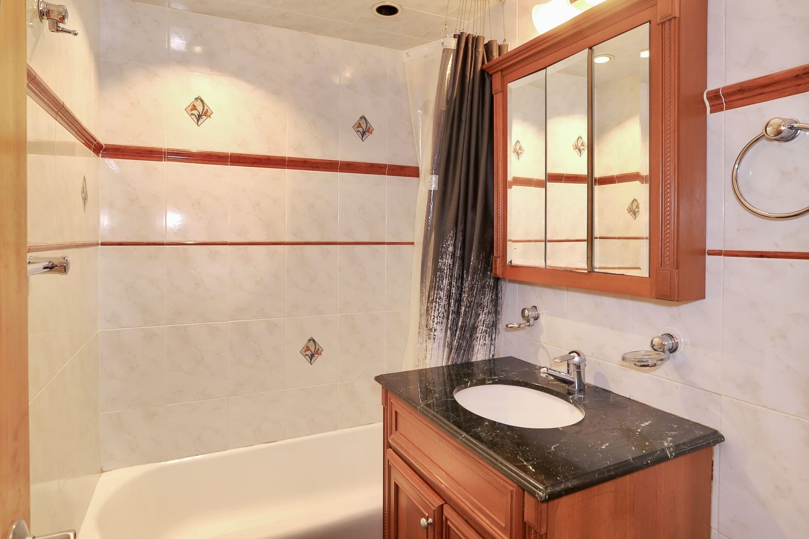 225 ST PAULS AVE Unit: 8K