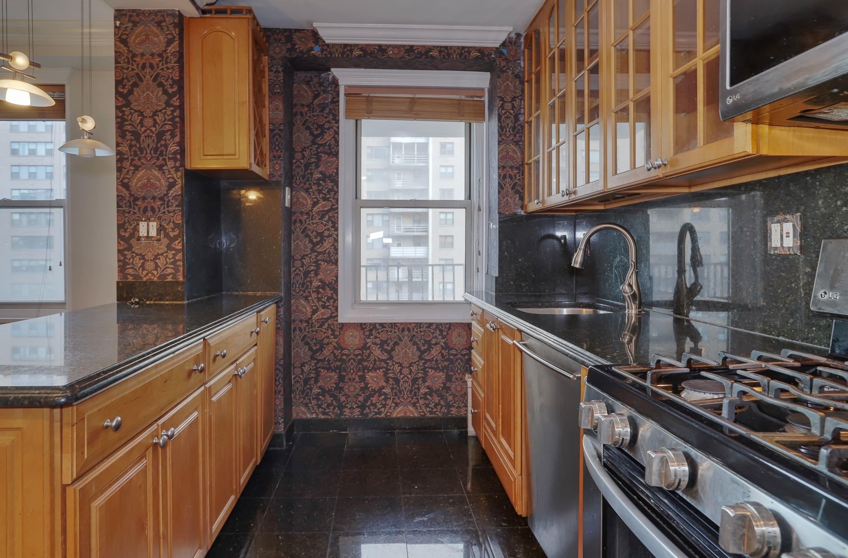 225 ST PAULS AVE Unit: 8K