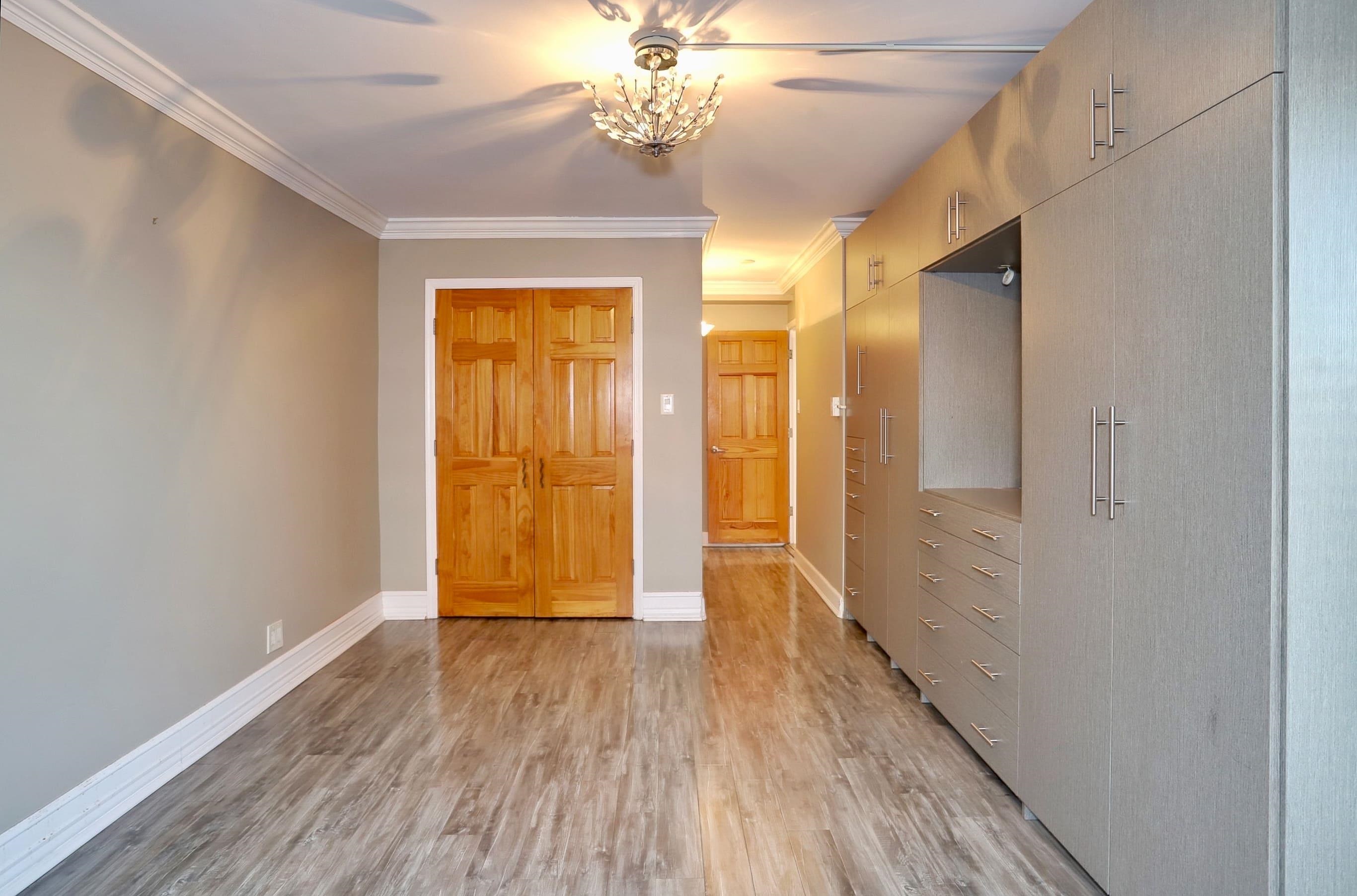 225 ST PAULS AVE Unit: 8K