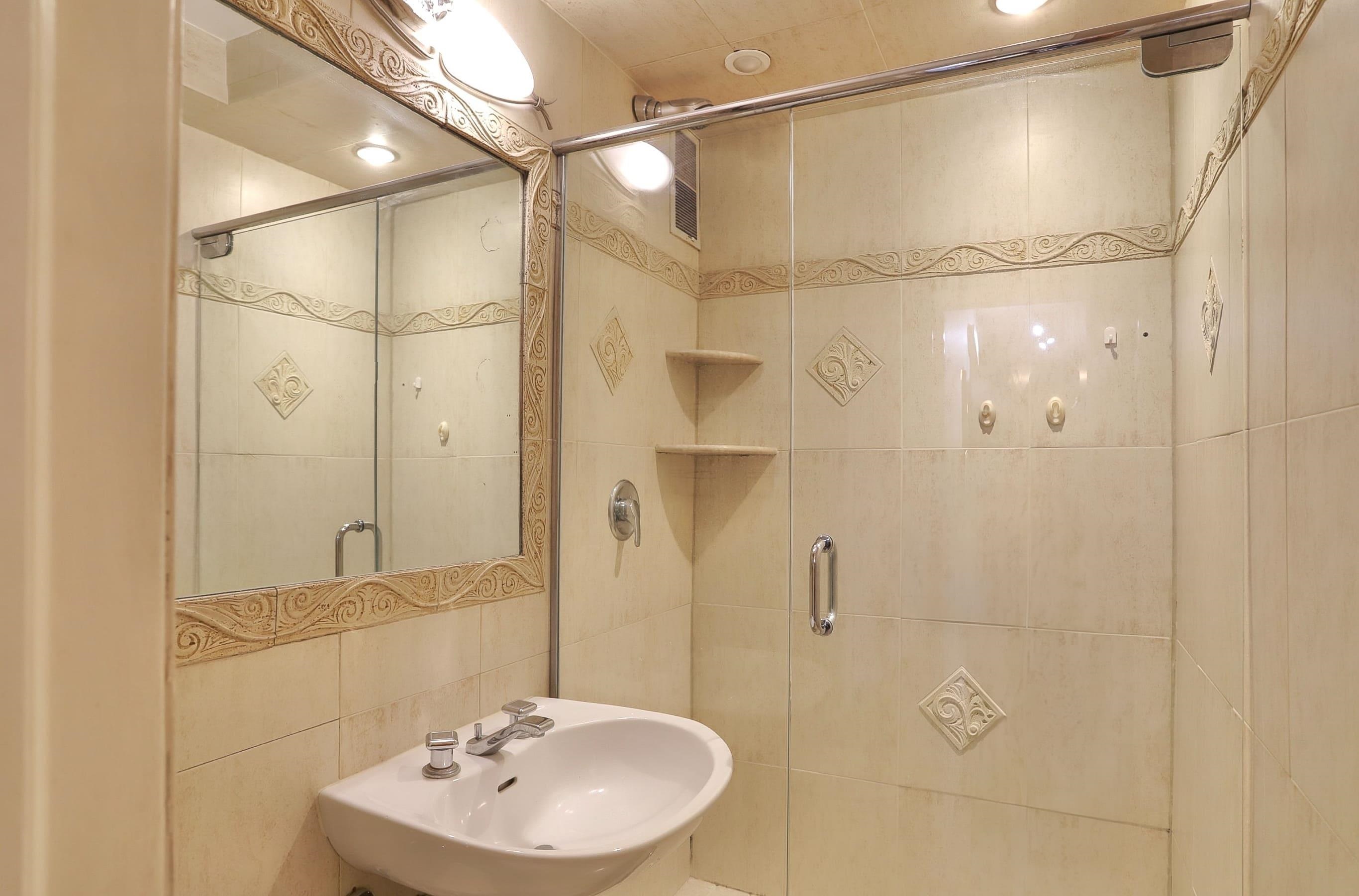 225 ST PAULS AVE Unit: 8K