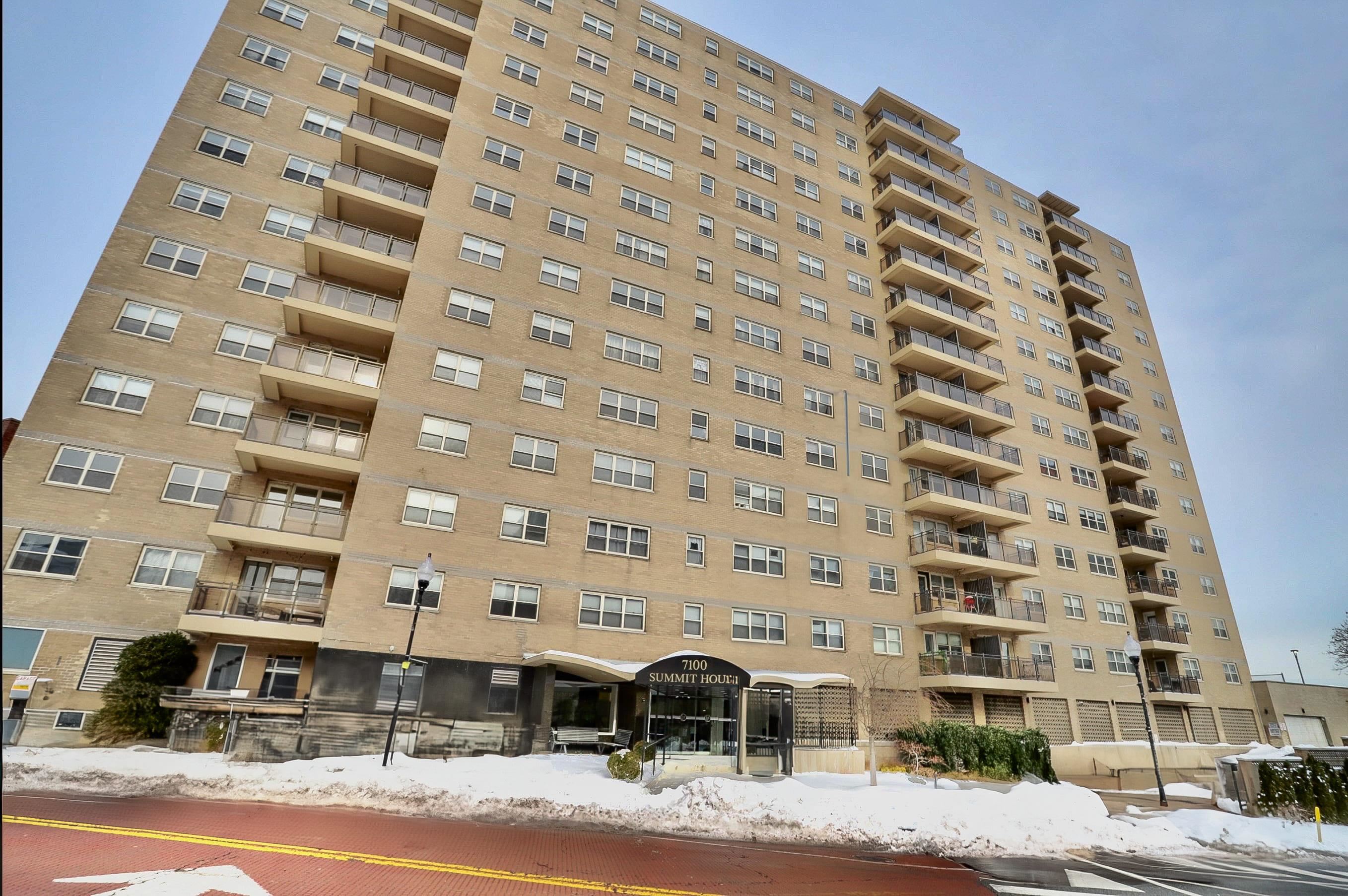 7100 BLVD EAST Unit: 1B