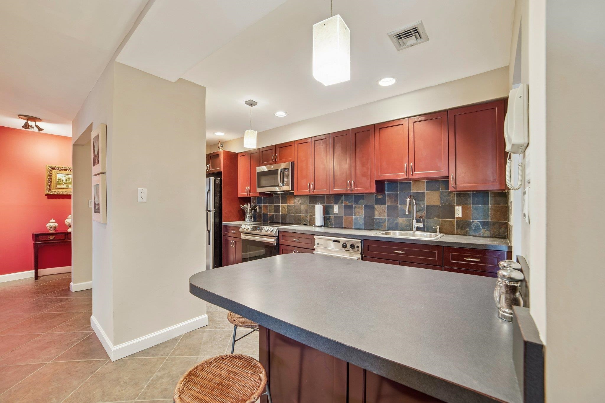 8305 BERGENLINE AVE Unit: 25