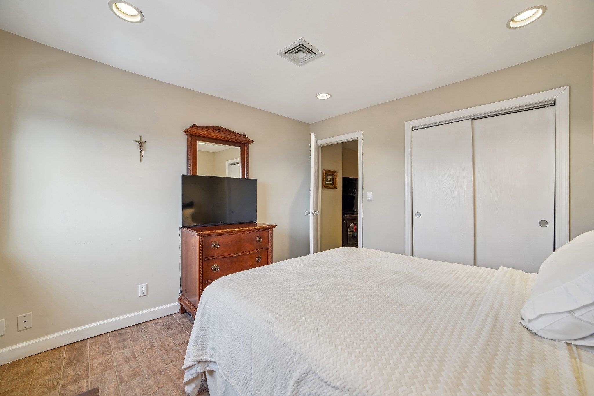 8305 BERGENLINE AVE Unit: 25