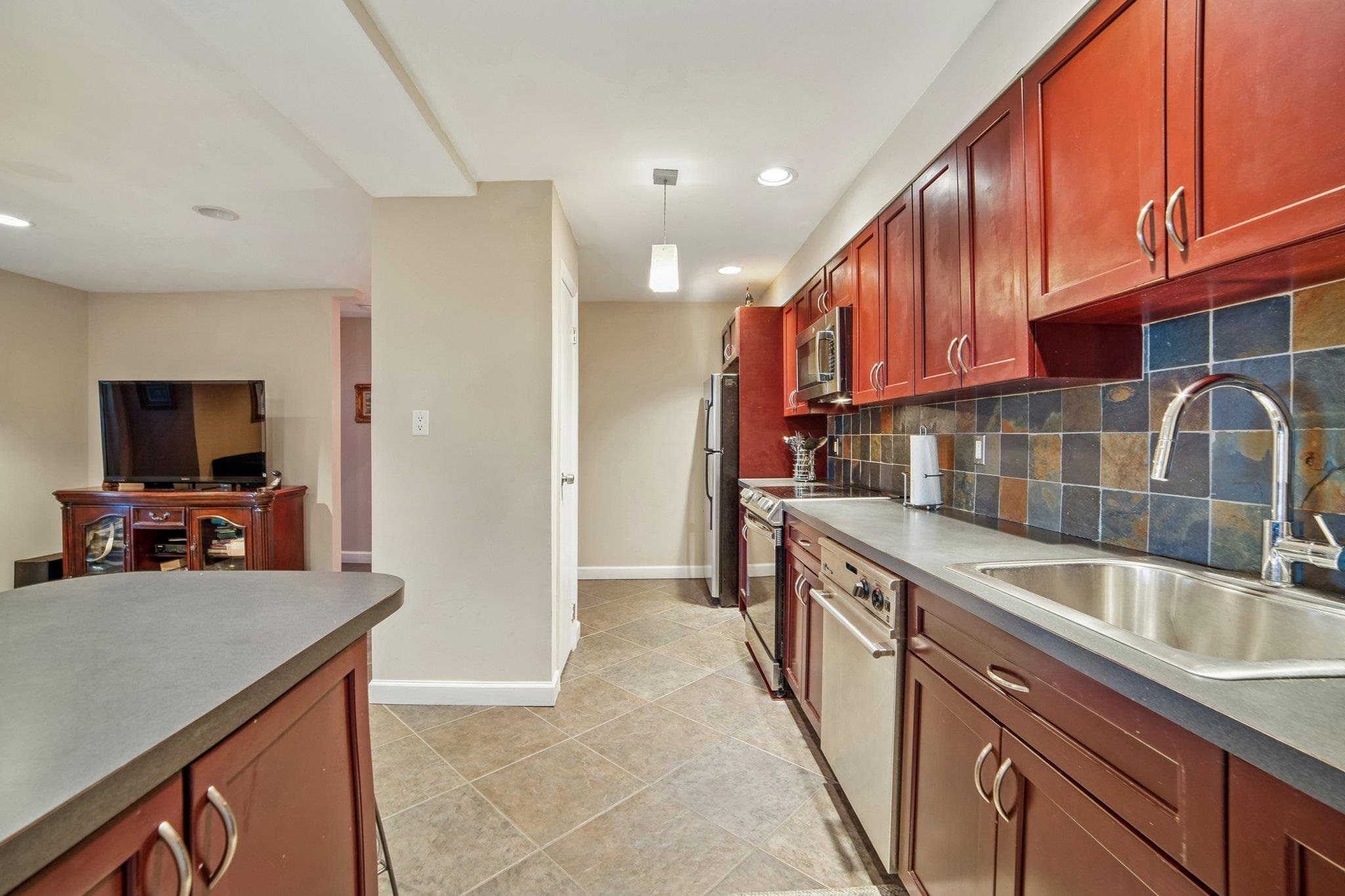 8305 BERGENLINE AVE Unit: 25