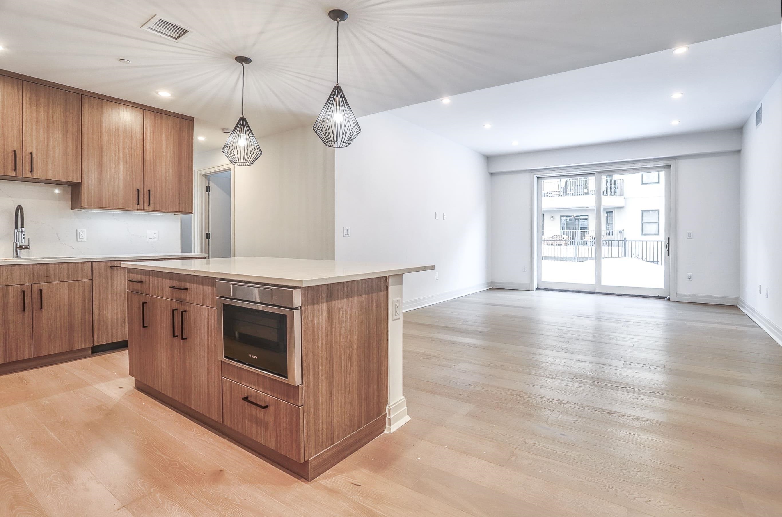 921 MADISON ST Unit: 201