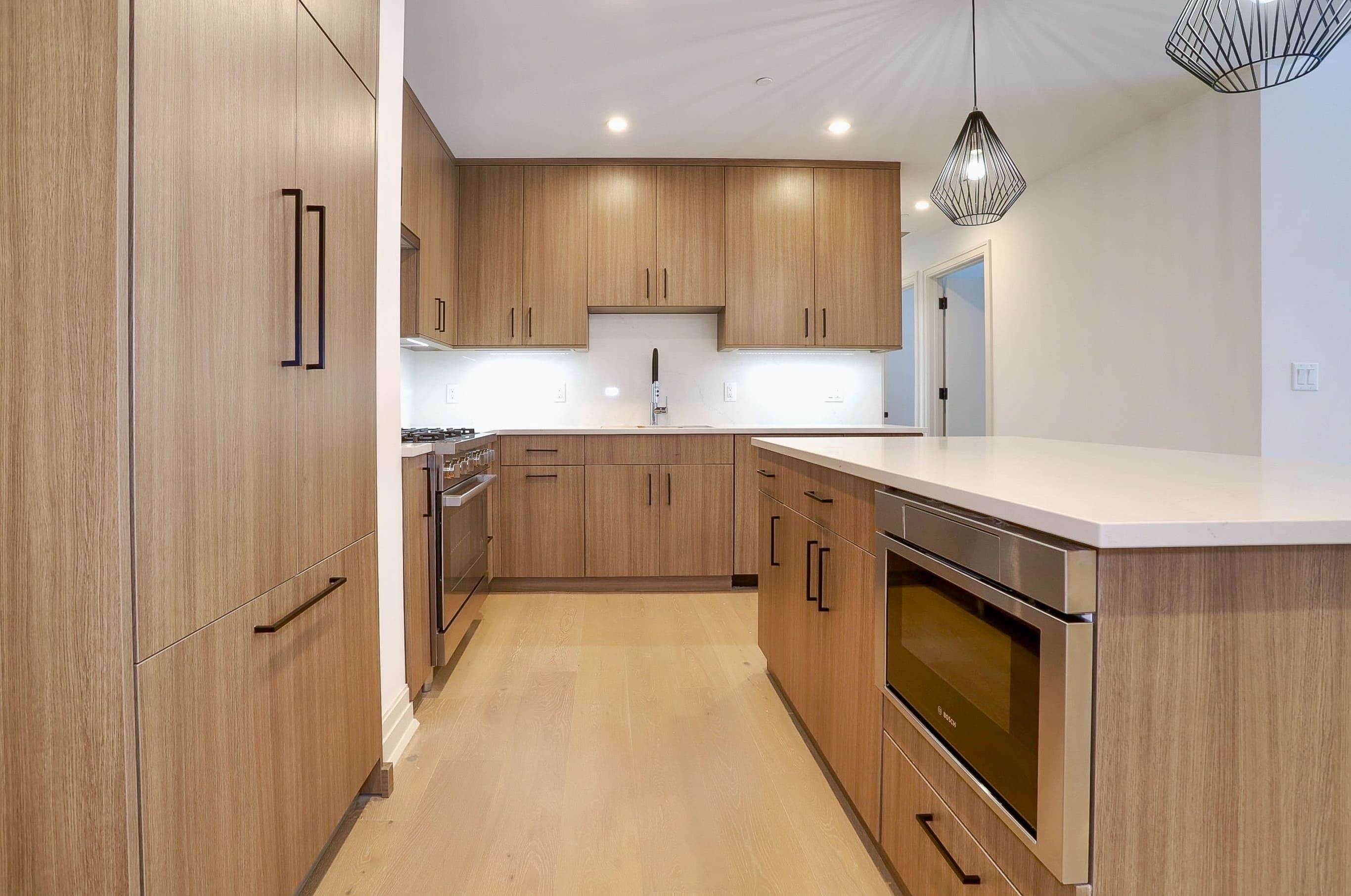 921 MADISON ST Unit: 201