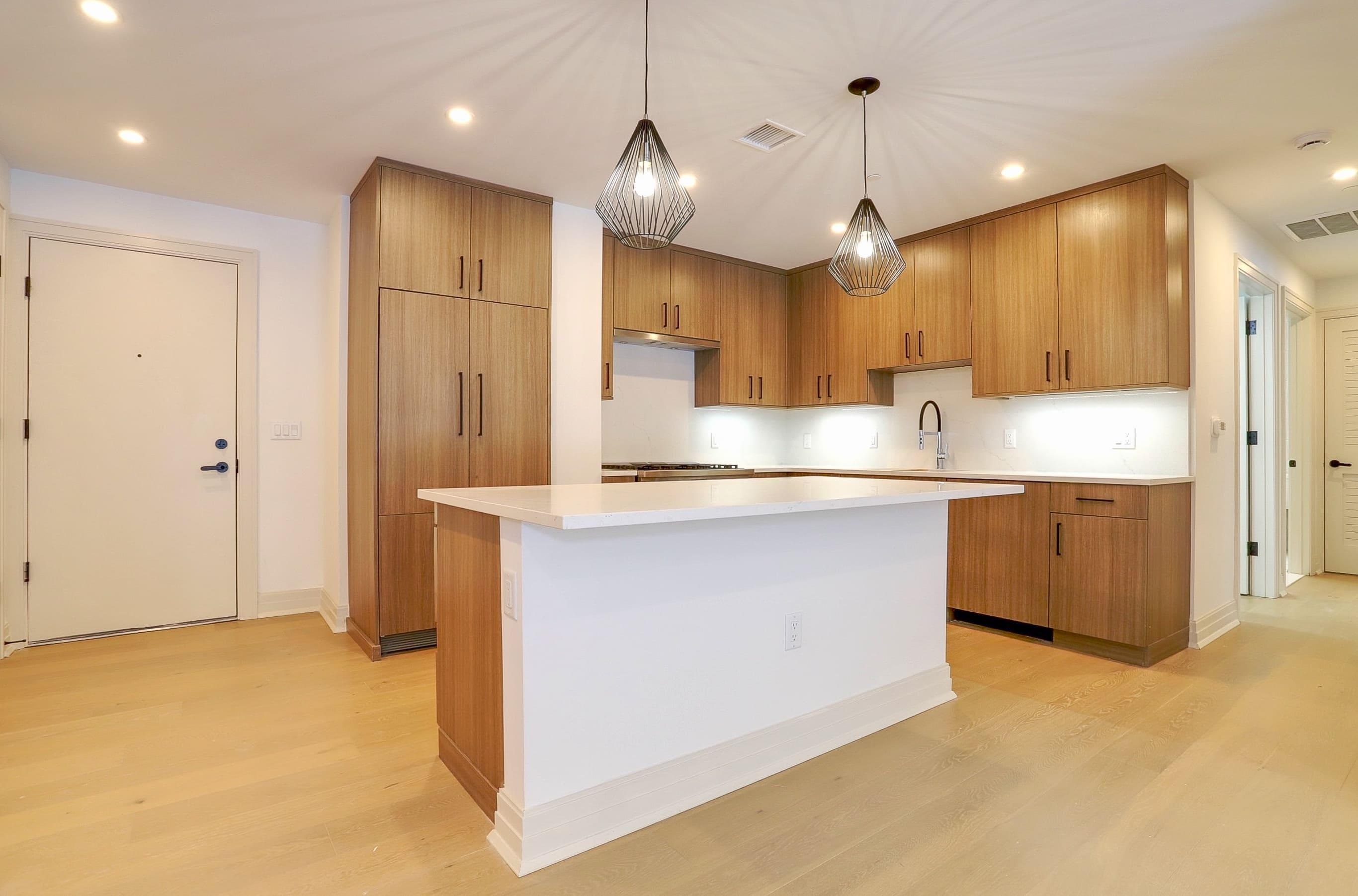 921 MADISON ST Unit: 201