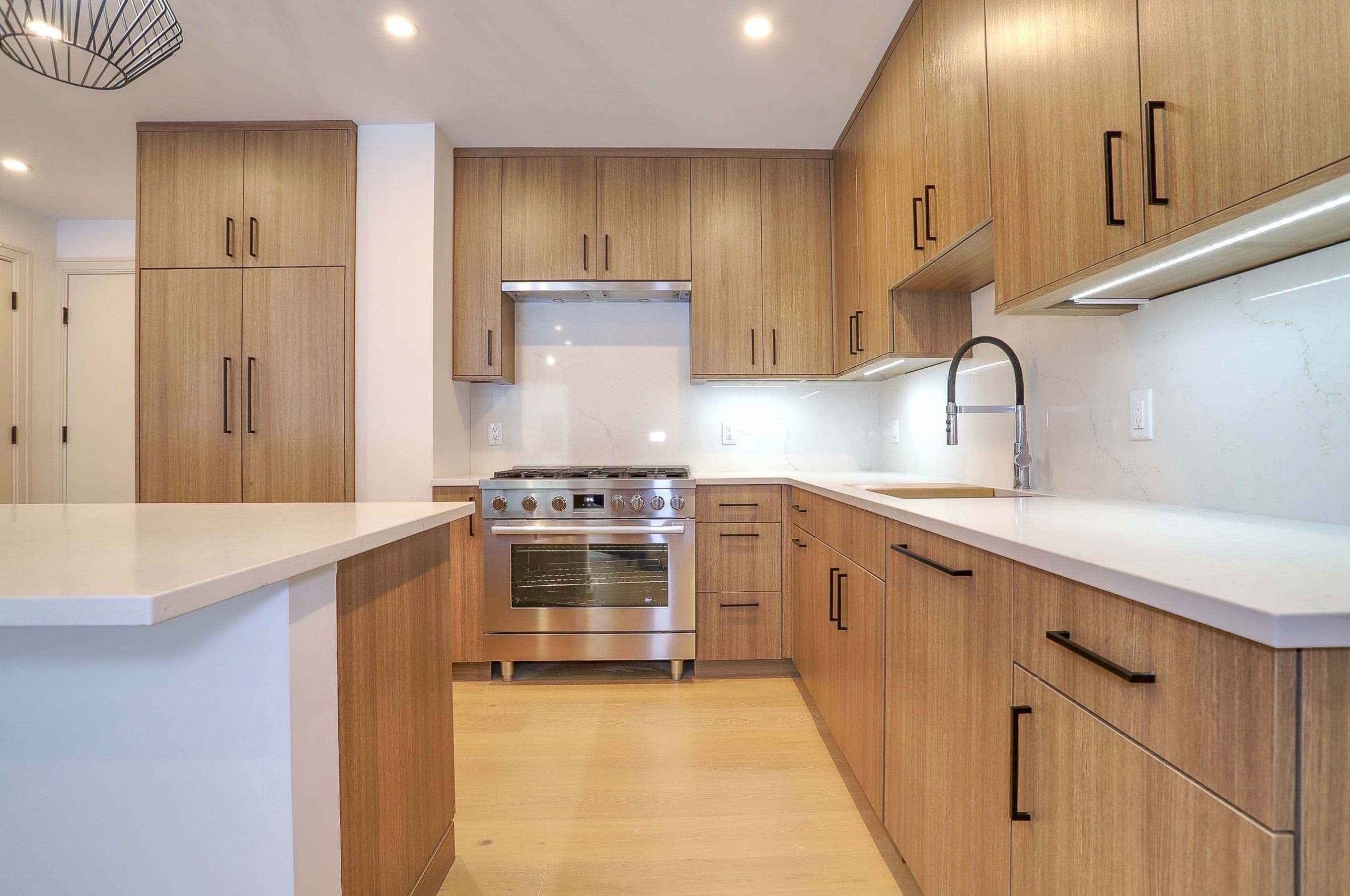 921 MADISON ST Unit: 201