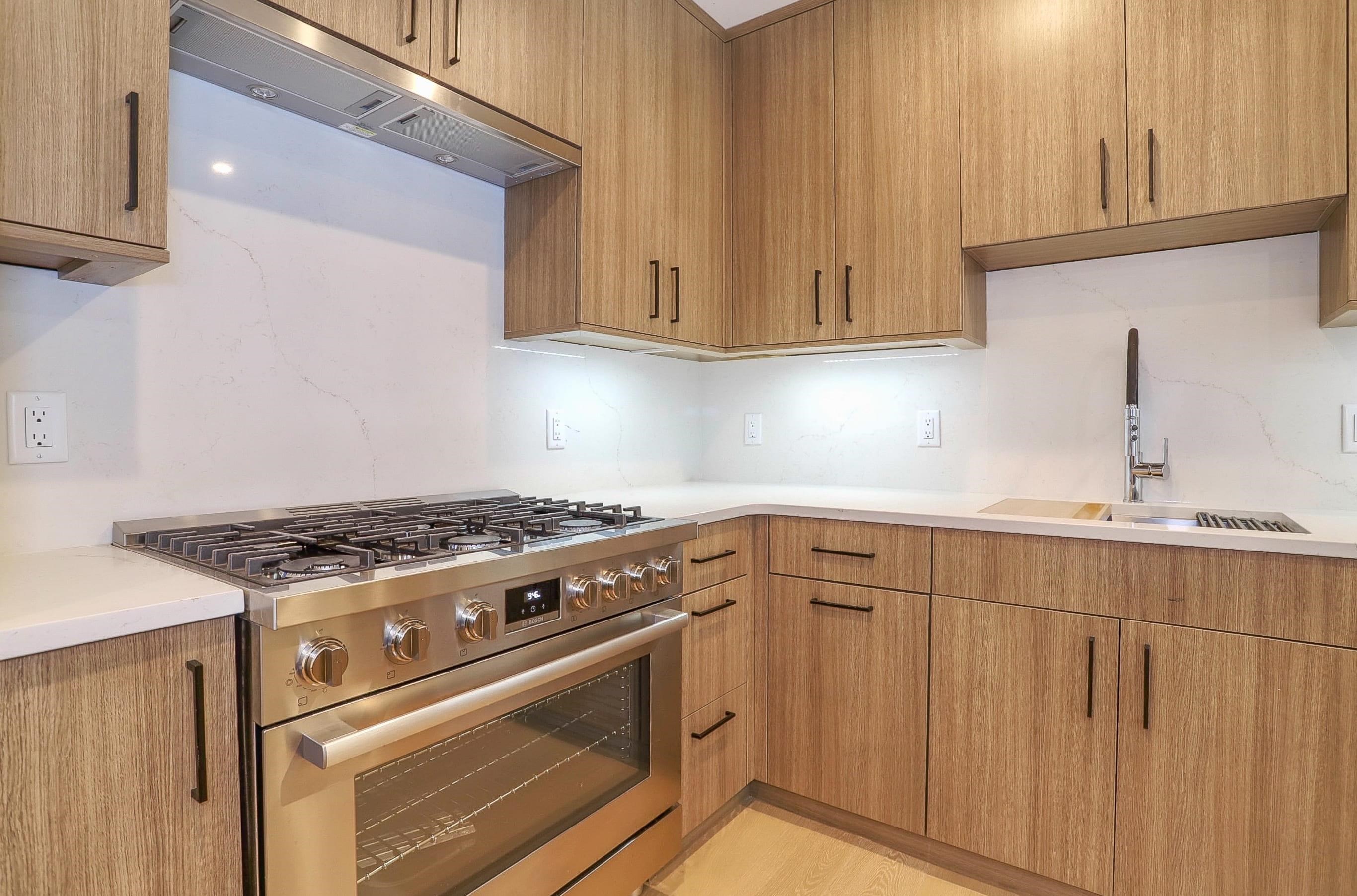 921 MADISON ST Unit: 201