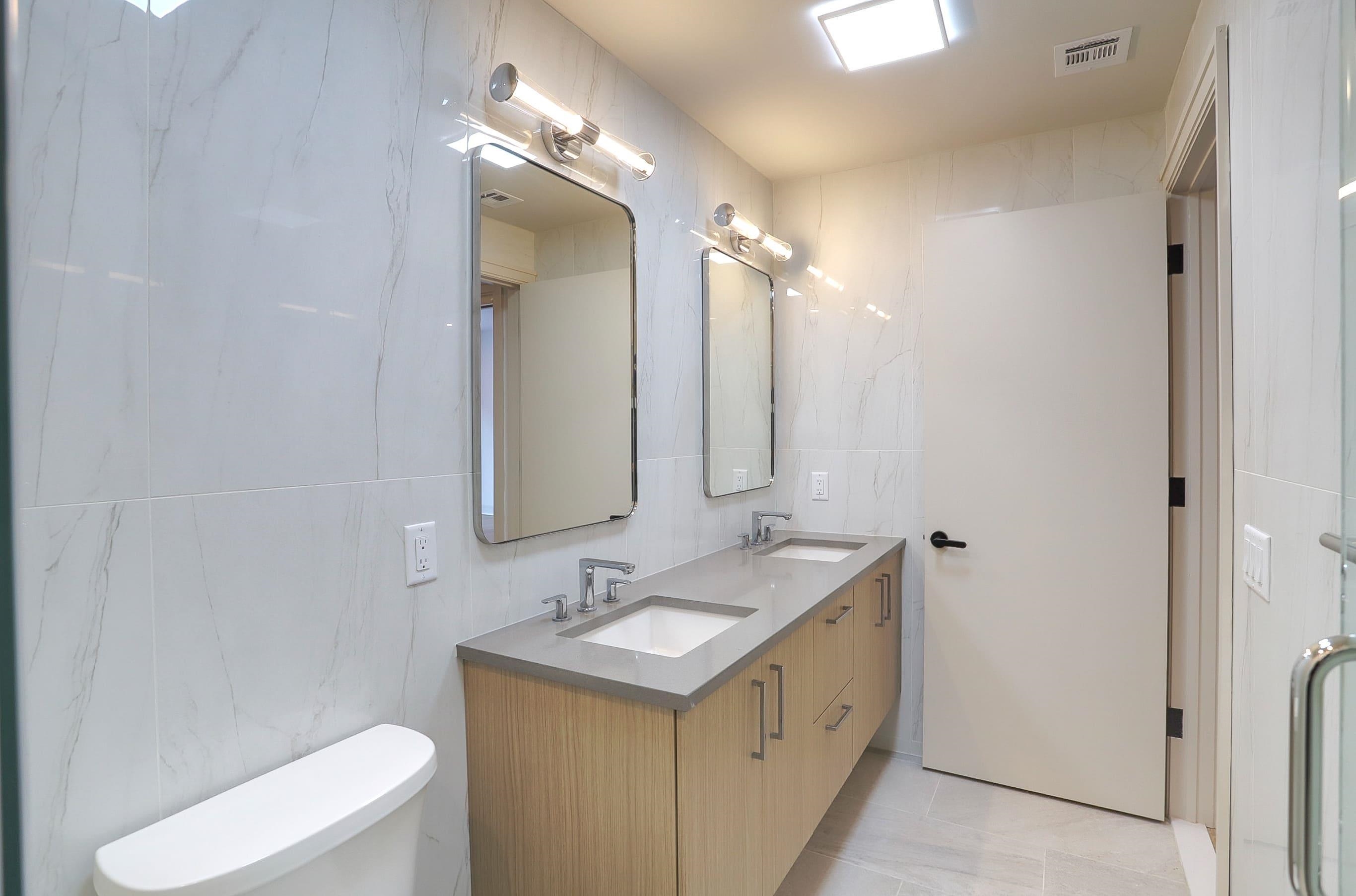 921 MADISON ST Unit: 201