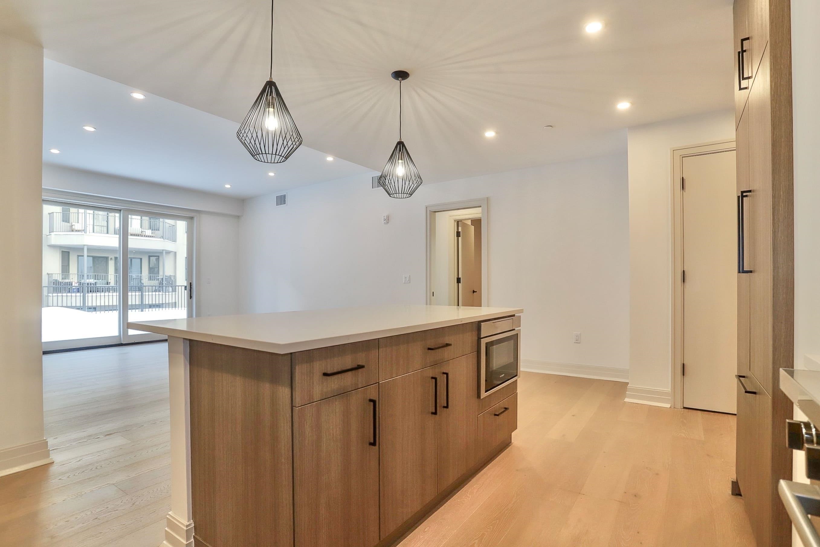 921 MADISON ST Unit: 201