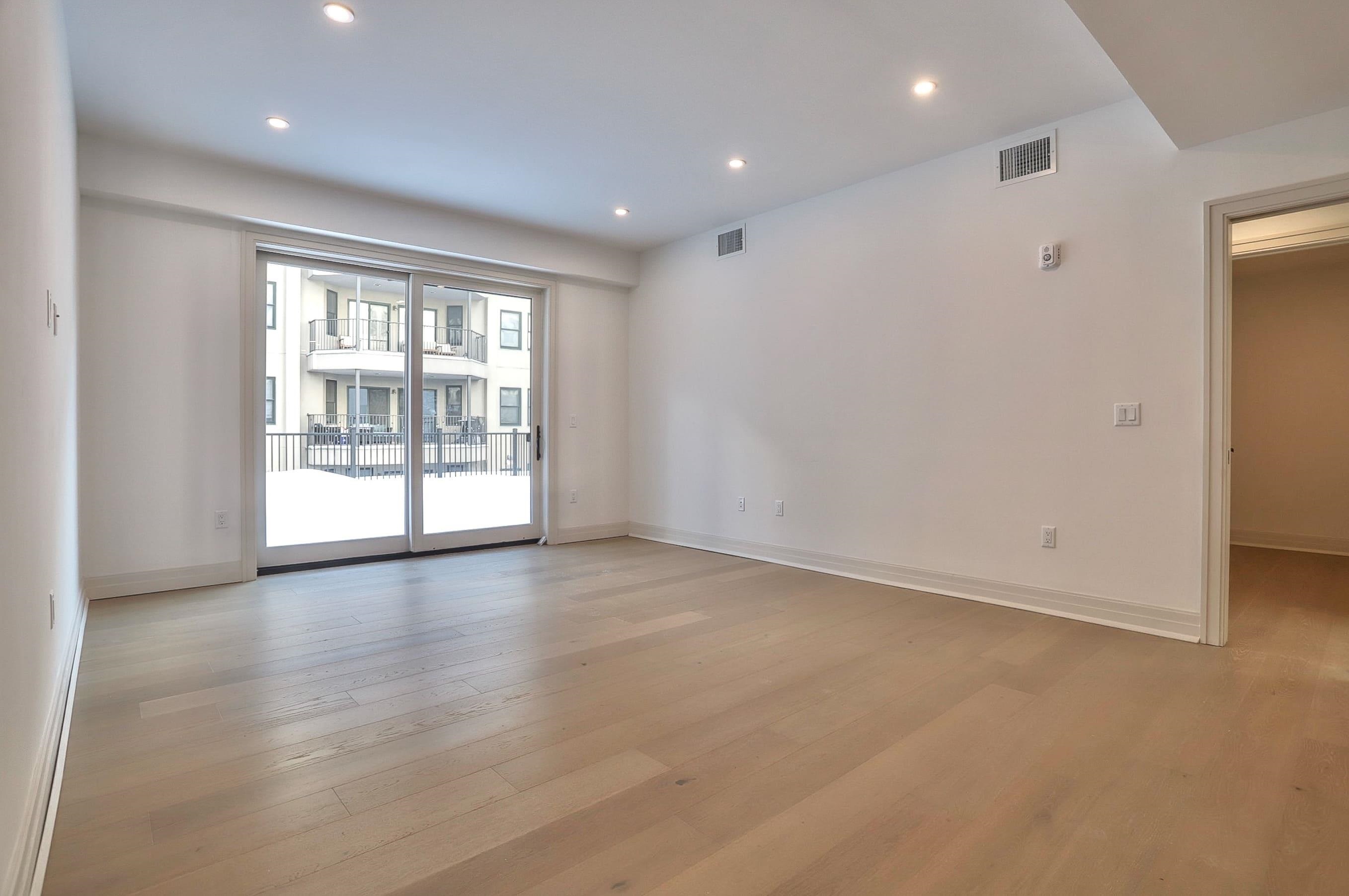 921 MADISON ST Unit: 201