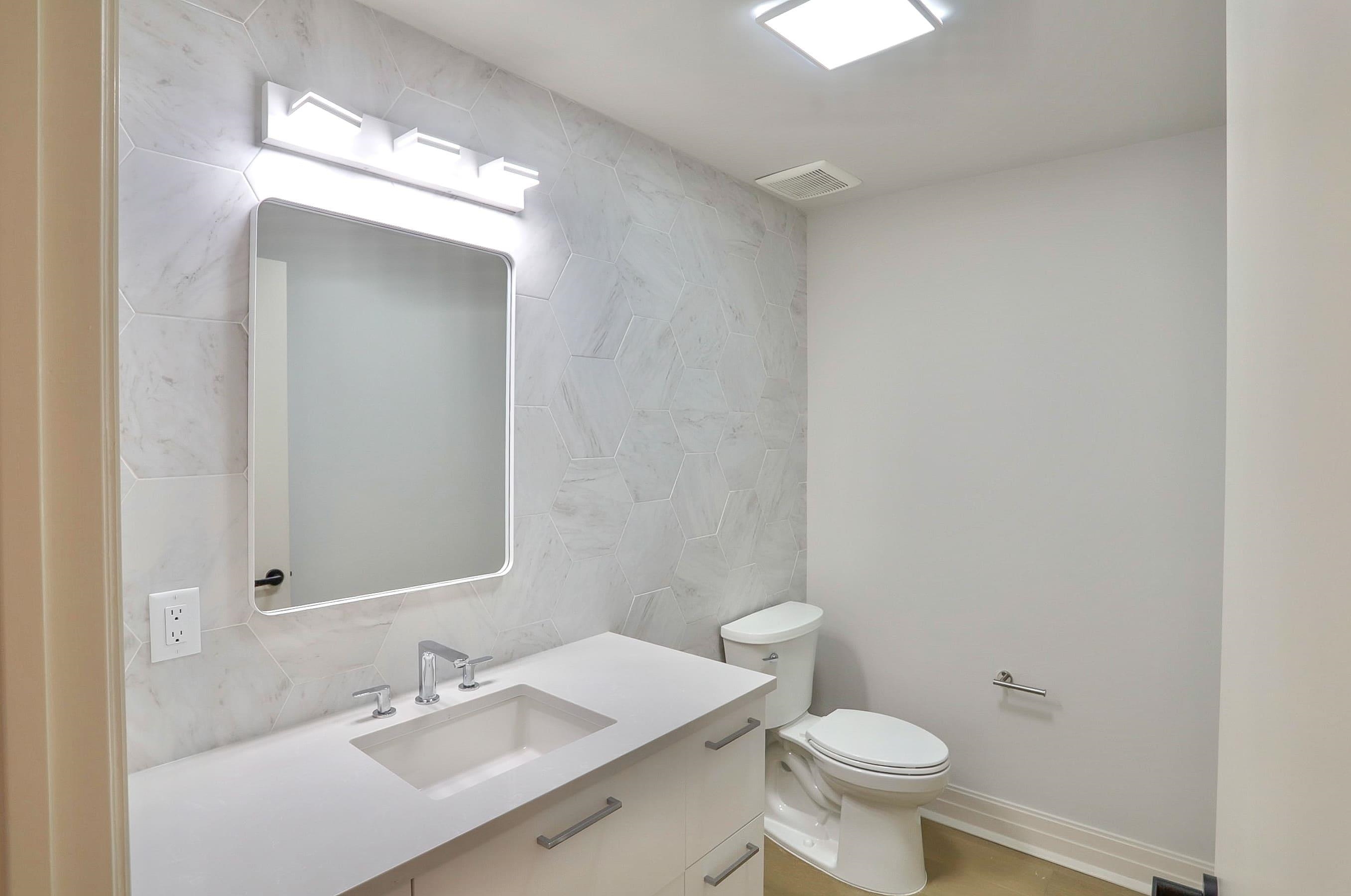 921 MADISON ST Unit: 201