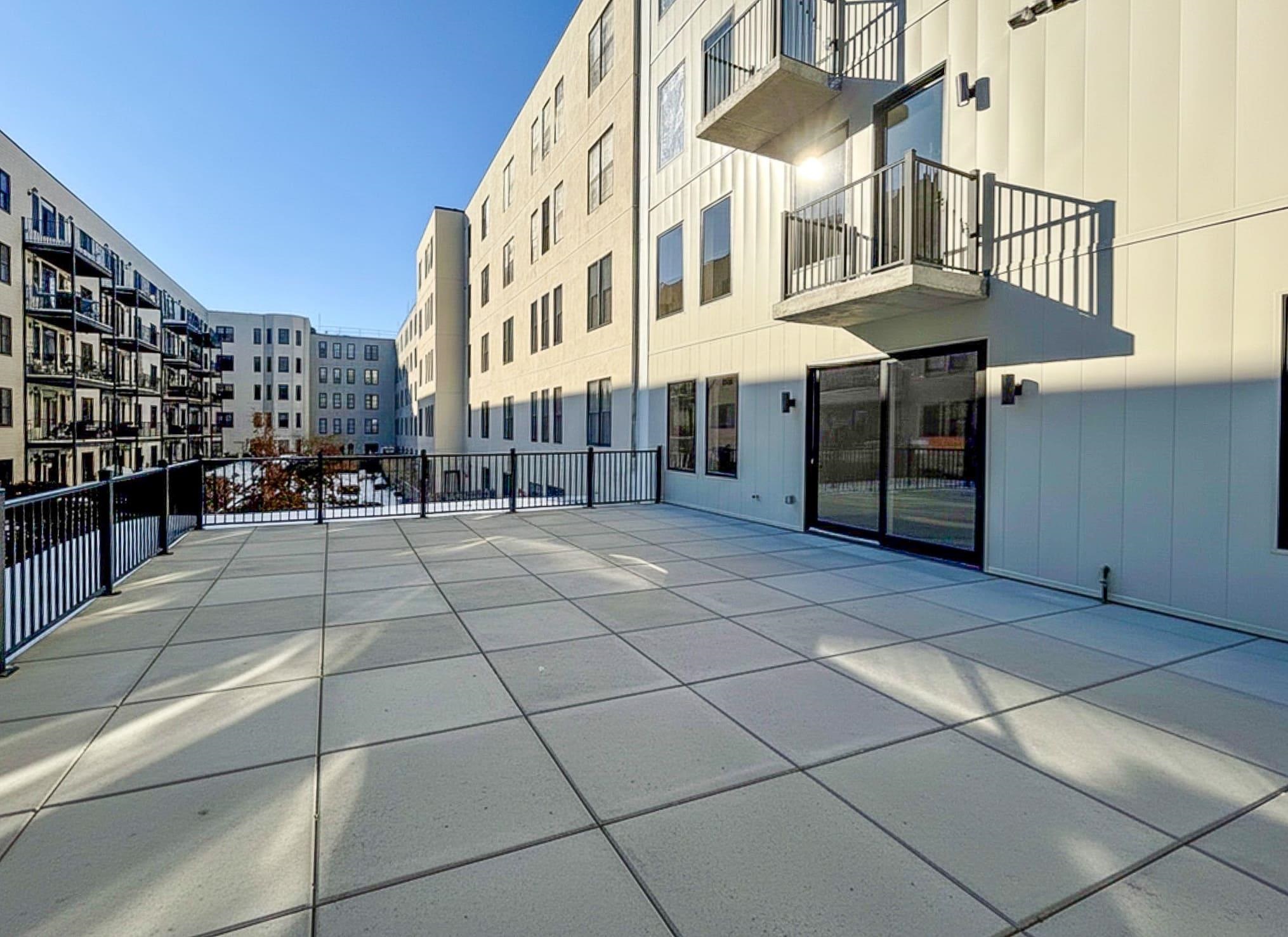 921 MADISON ST Unit: 201