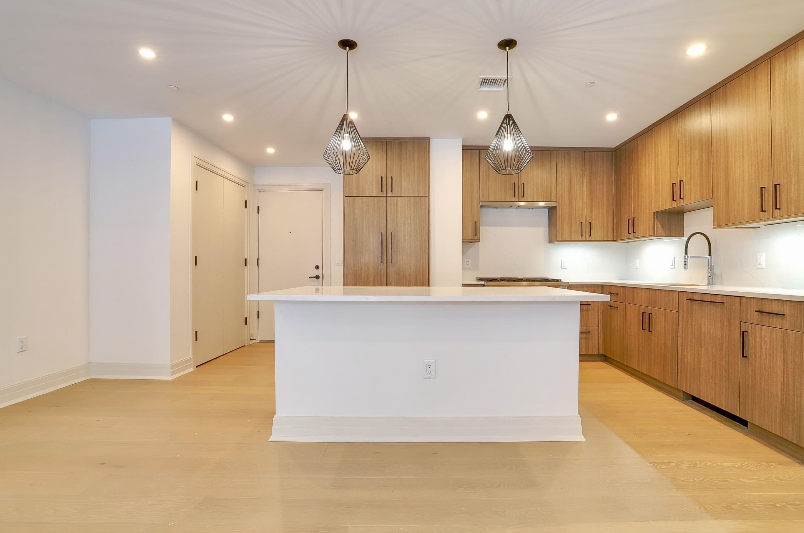 921 MADISON ST Unit: 201