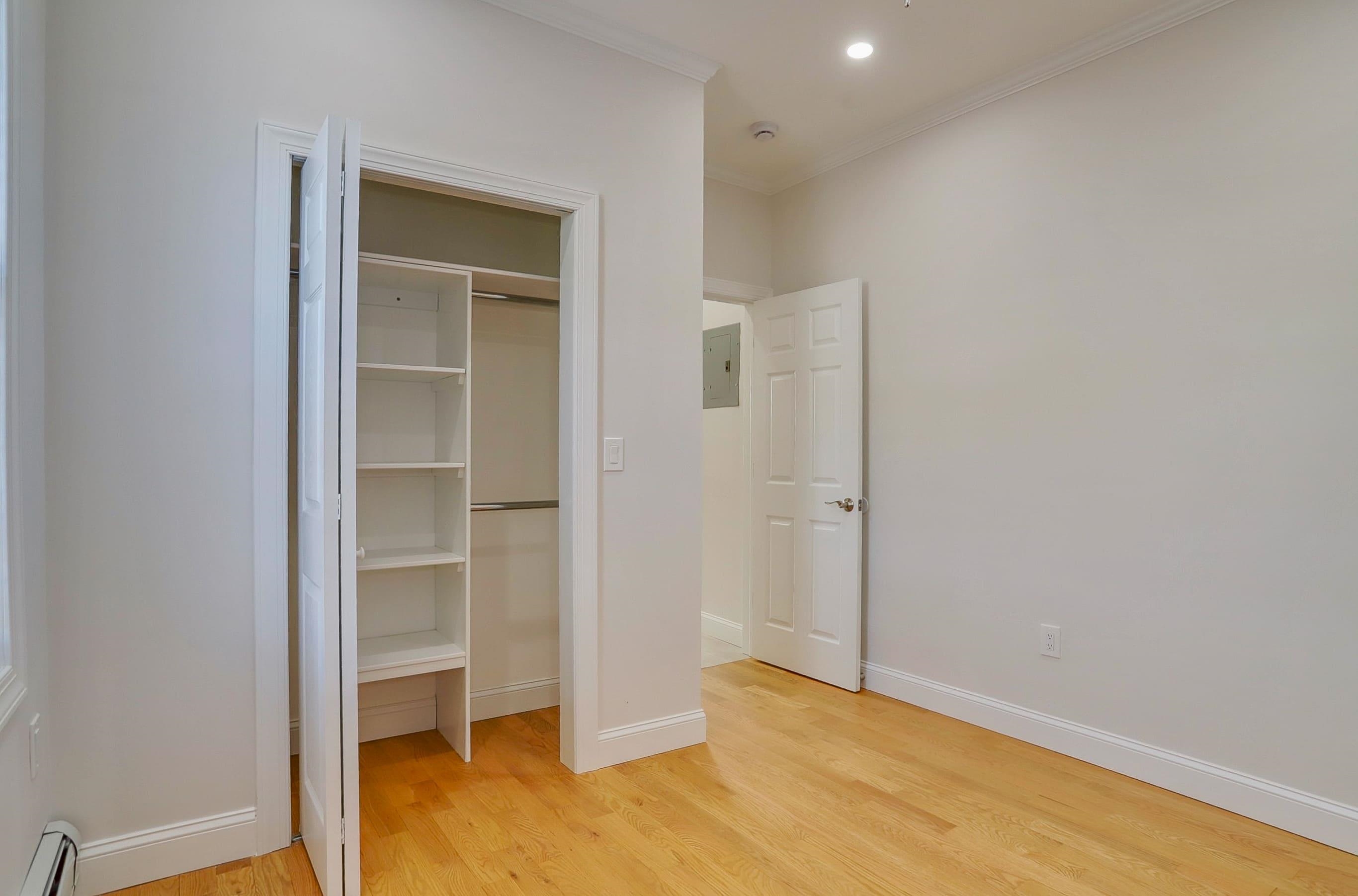 915 CENTRAL AVE Unit: 2