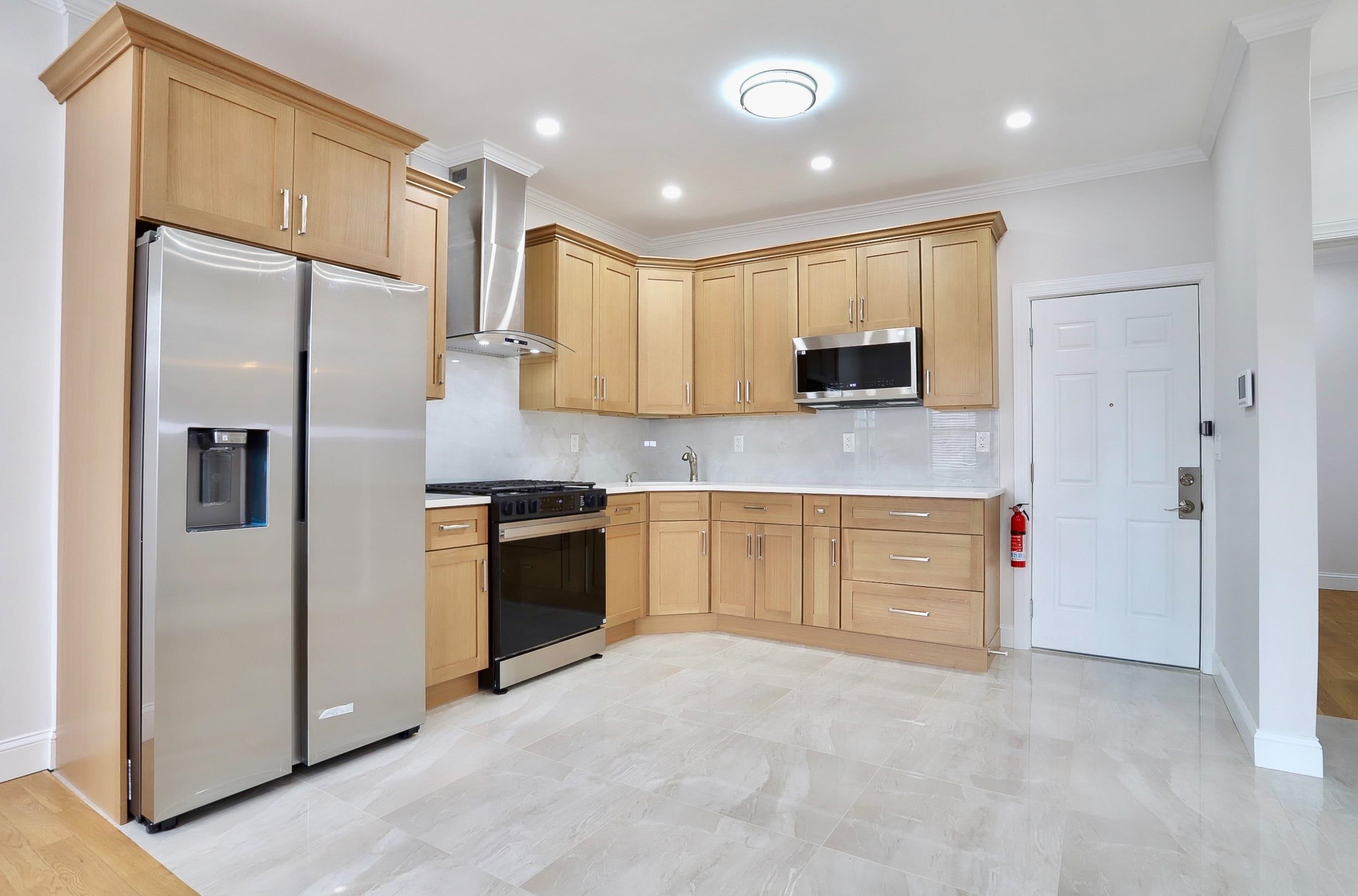 915 CENTRAL AVE Unit: 2