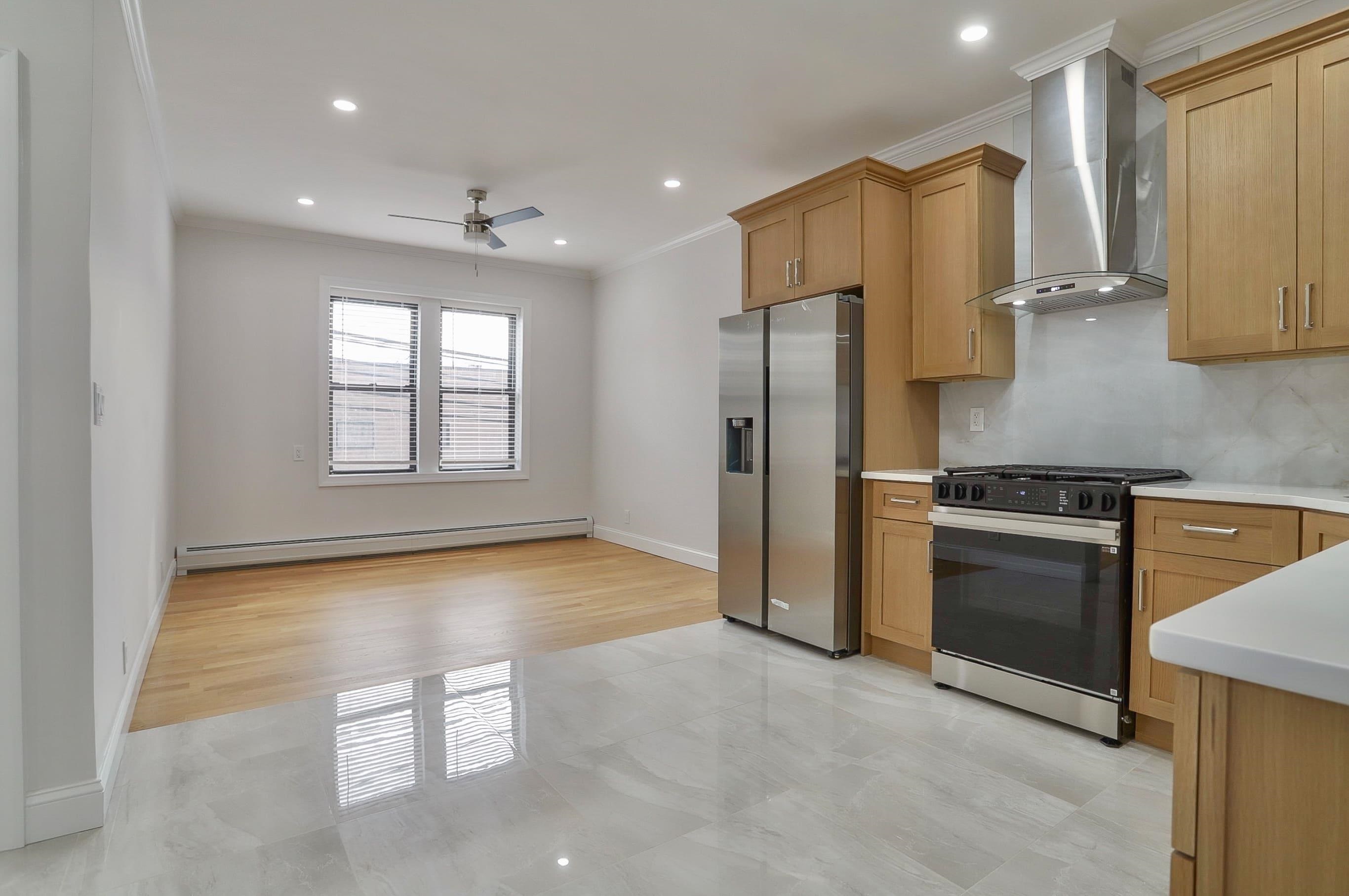 915 CENTRAL AVE Unit: 2