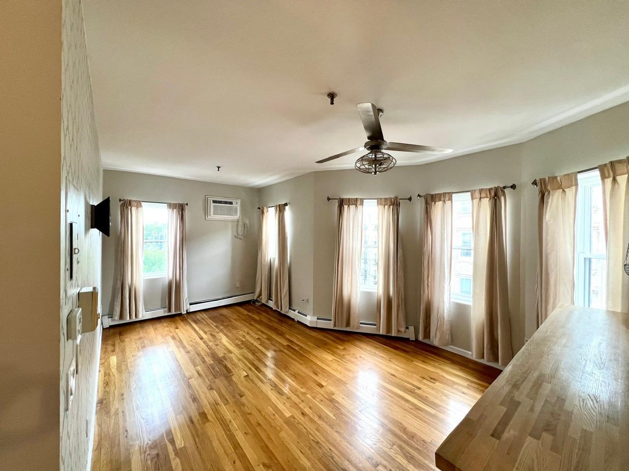 301 MONROE ST Unit: 4R