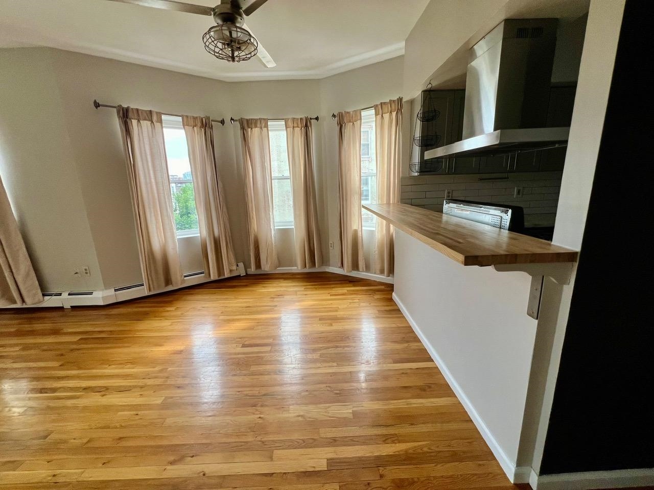 301 MONROE ST Unit: 4R