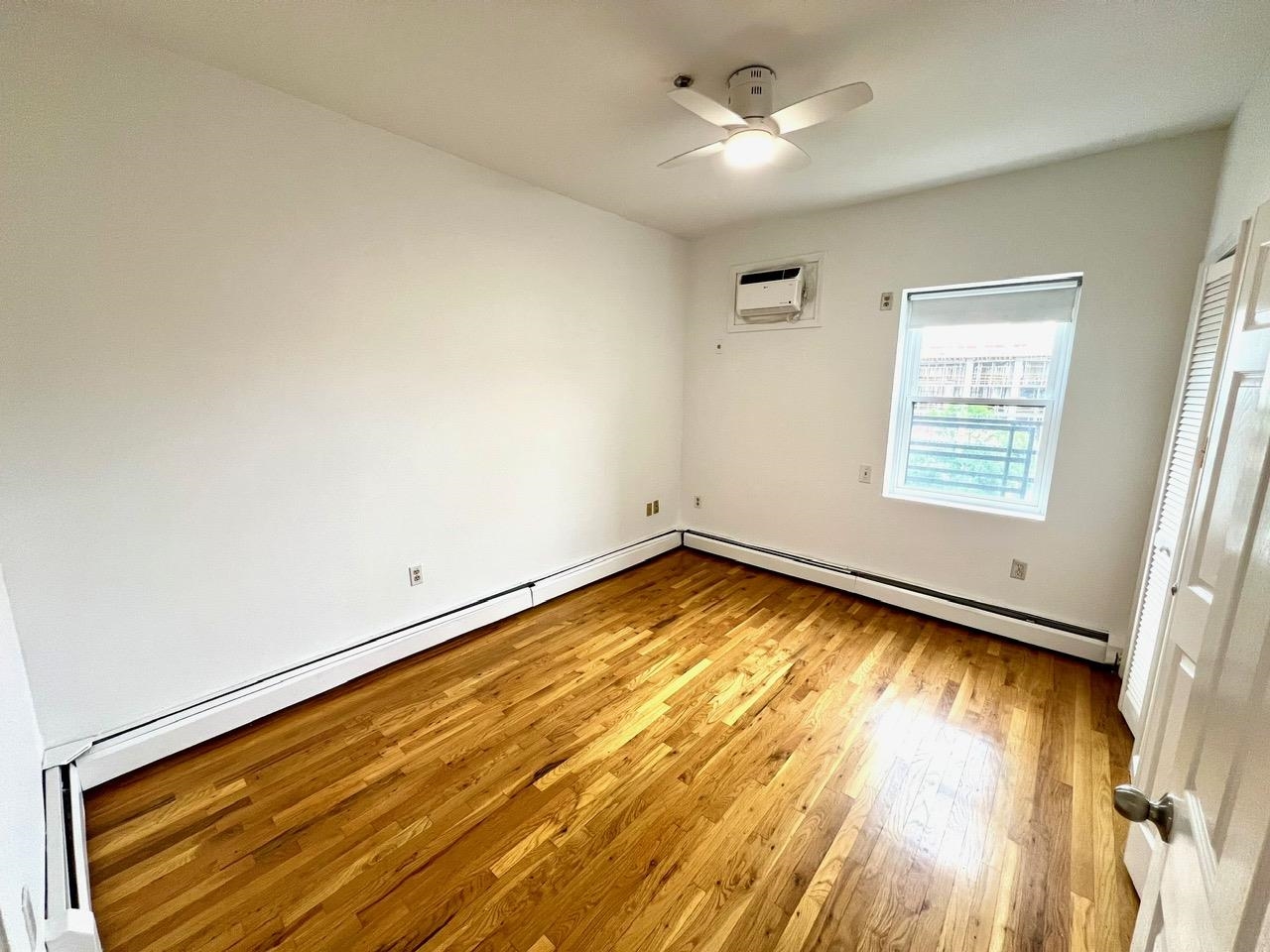 301 MONROE ST Unit: 4R