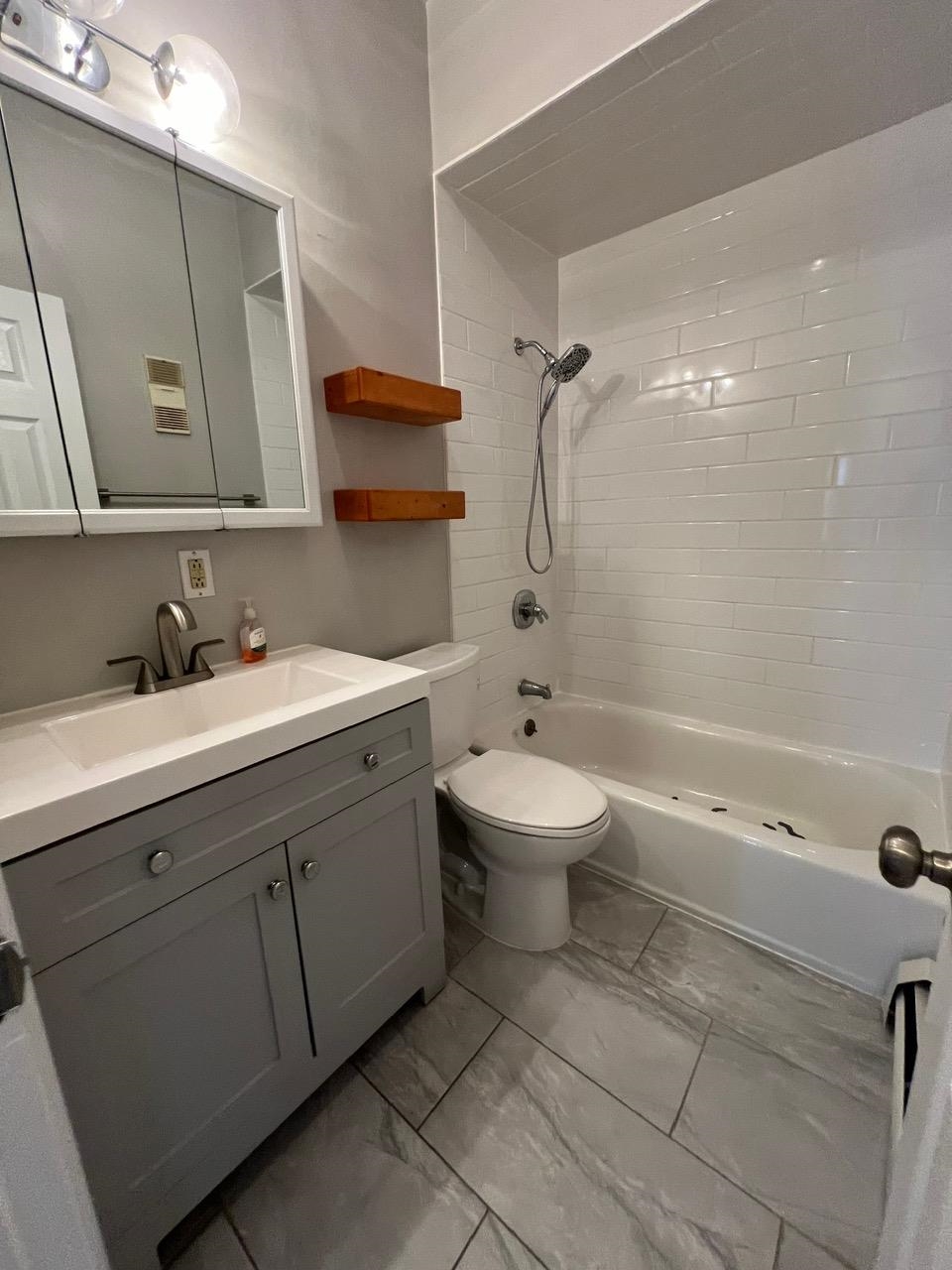 301 MONROE ST Unit: 4R