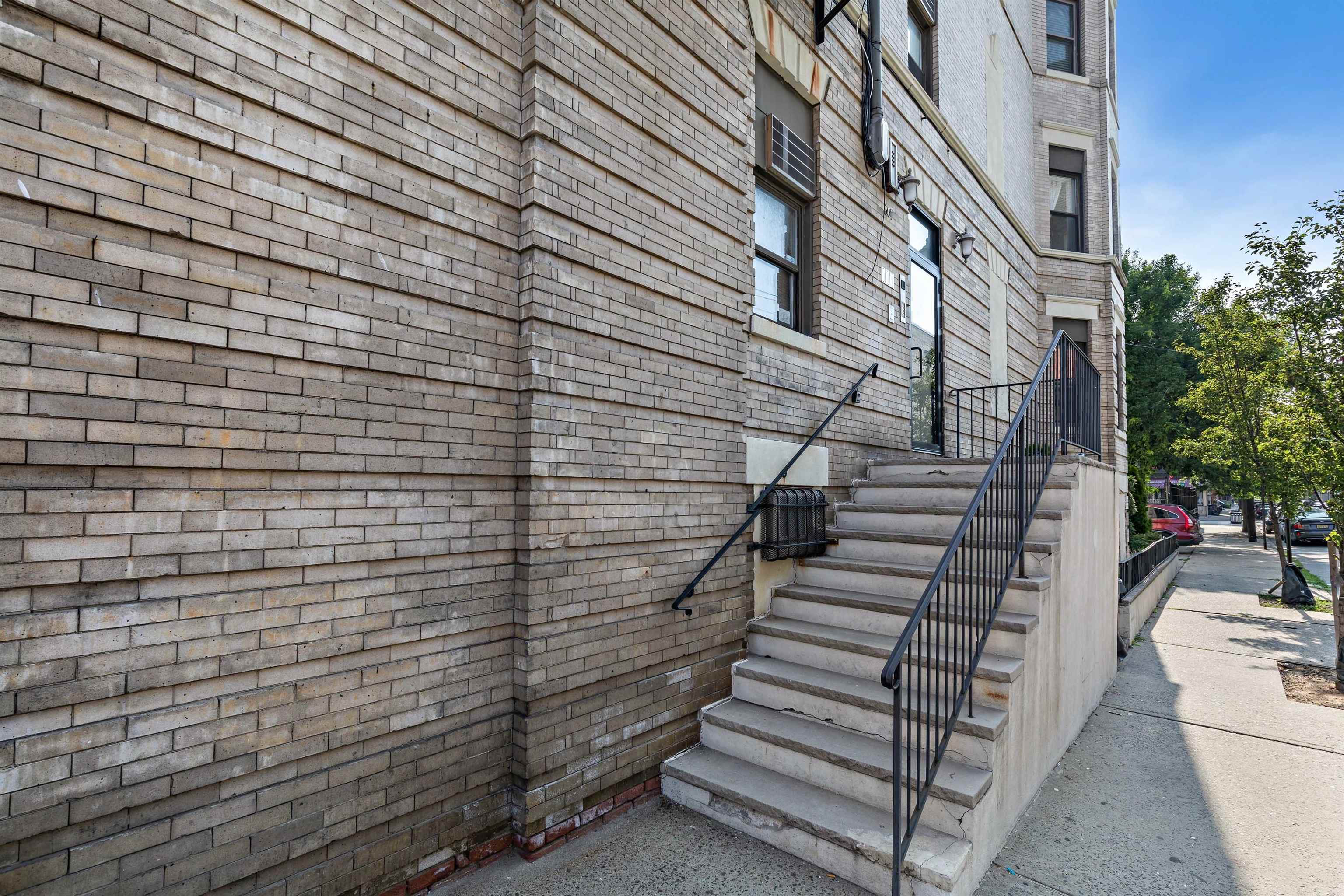 301 MONROE ST Unit: 4R