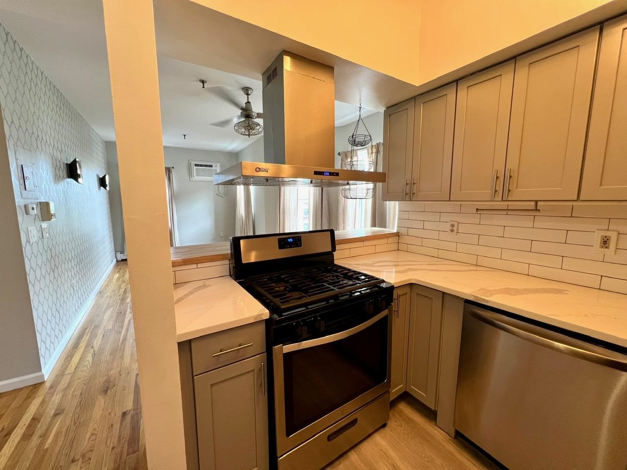 301 MONROE ST Unit: 4R