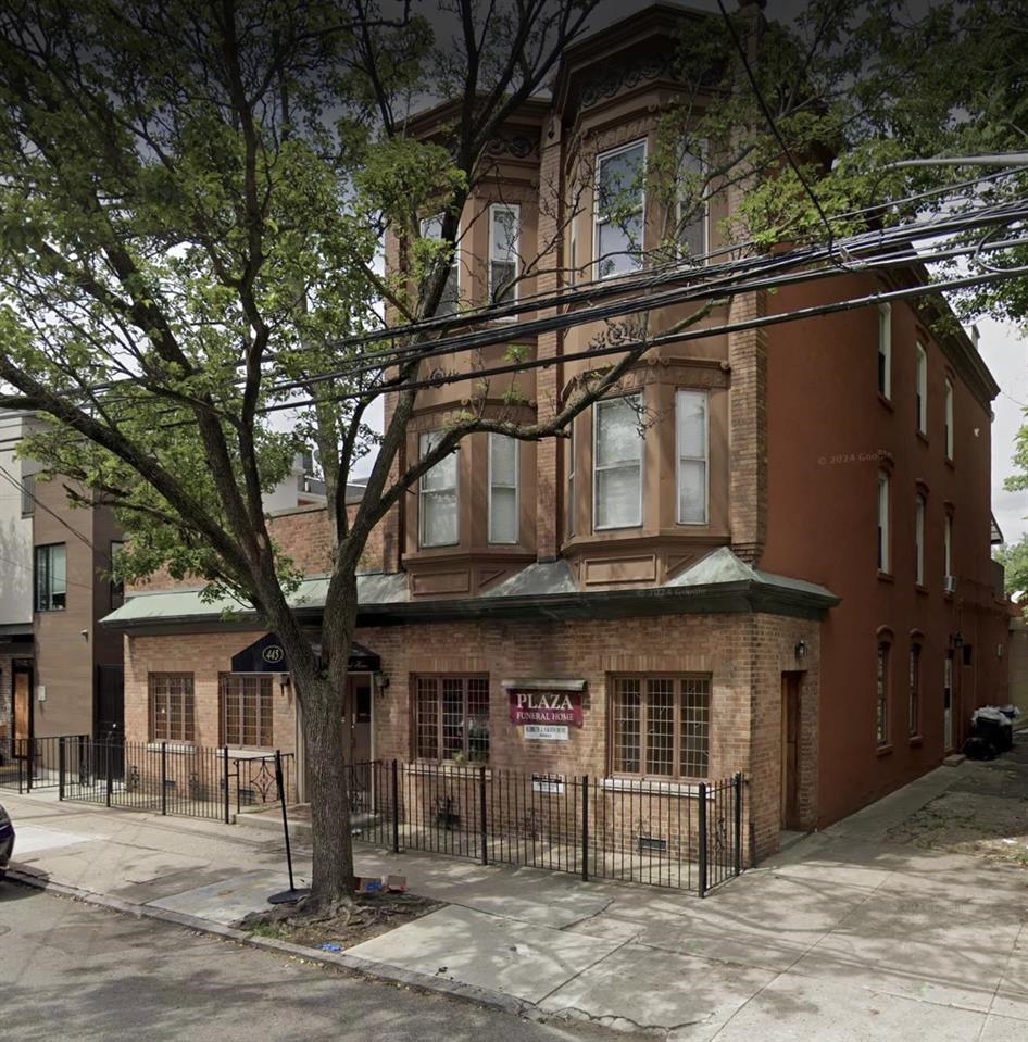 445 MONMOUTH ST Unit: 3