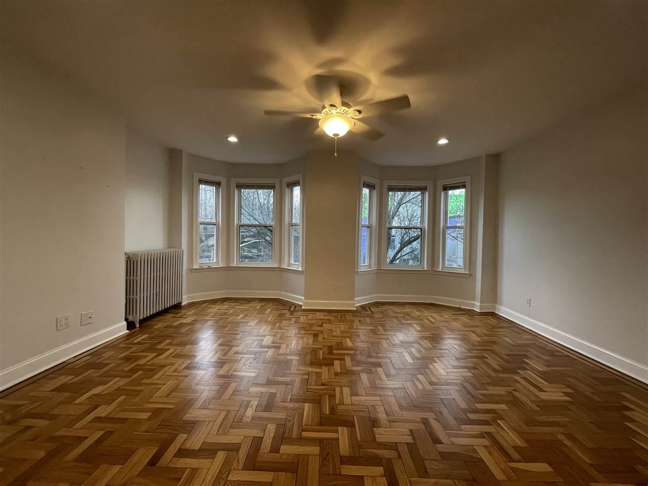 445 MONMOUTH ST Unit: 3