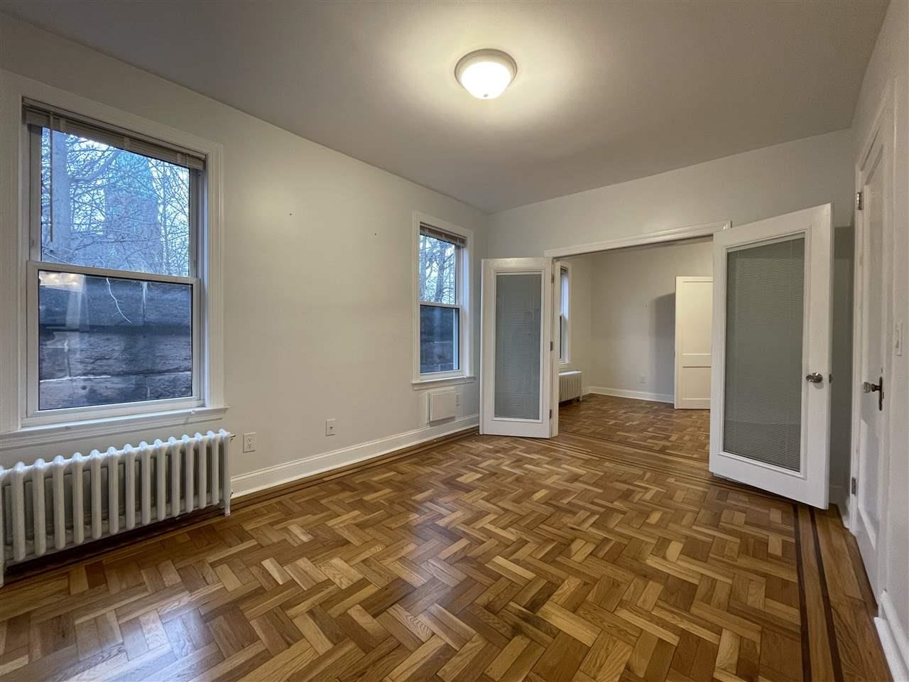 445 MONMOUTH ST Unit: 3