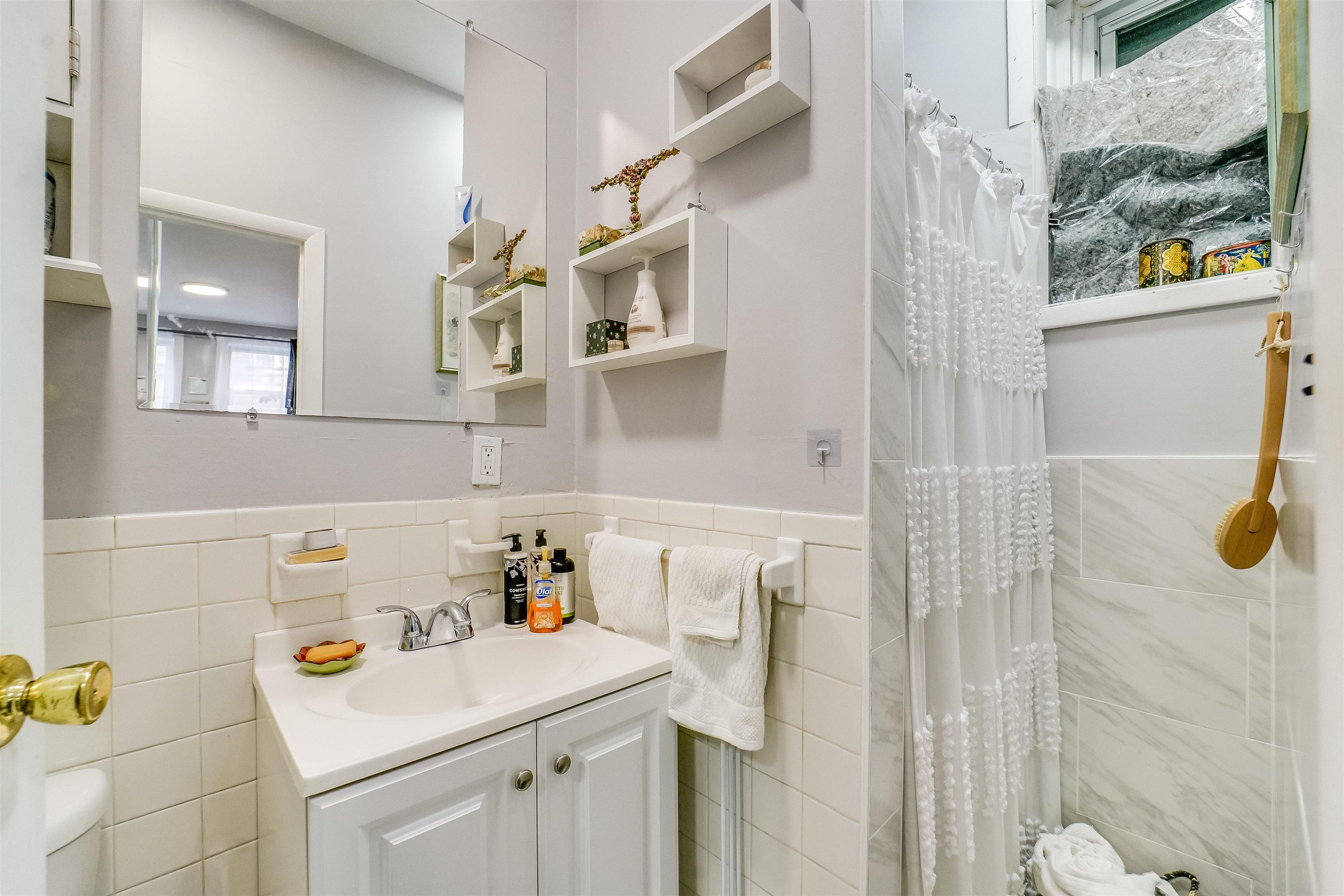 320 JEFFERSON ST Unit: 1RF