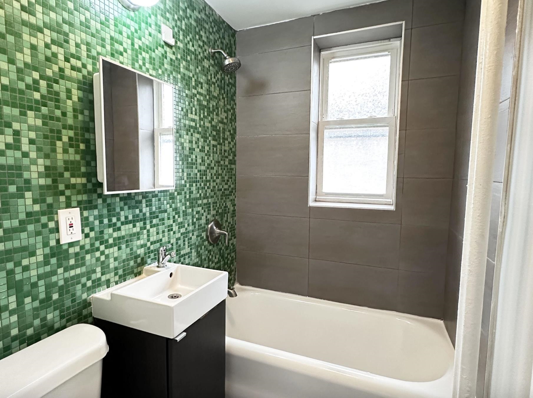 160 VROOM ST Unit: 28