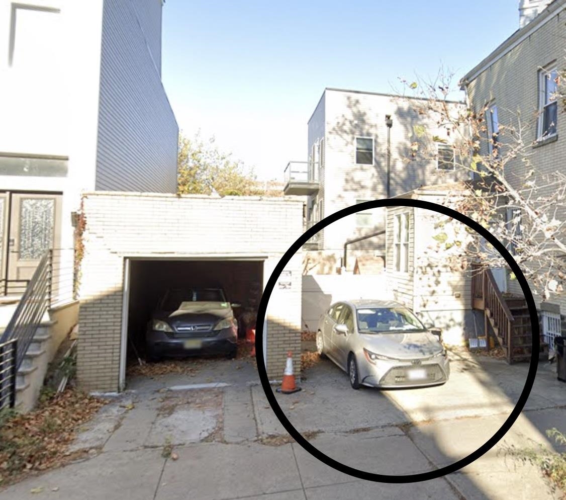 977 SUMMIT AVE Unit: 2