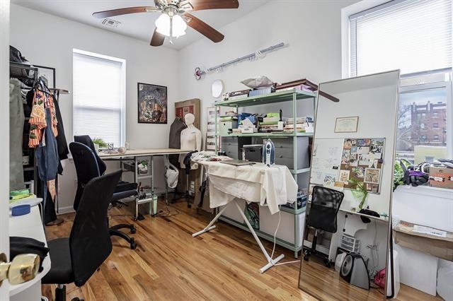 977 SUMMIT AVE Unit: 2