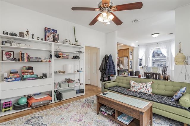 977 SUMMIT AVE Unit: 2