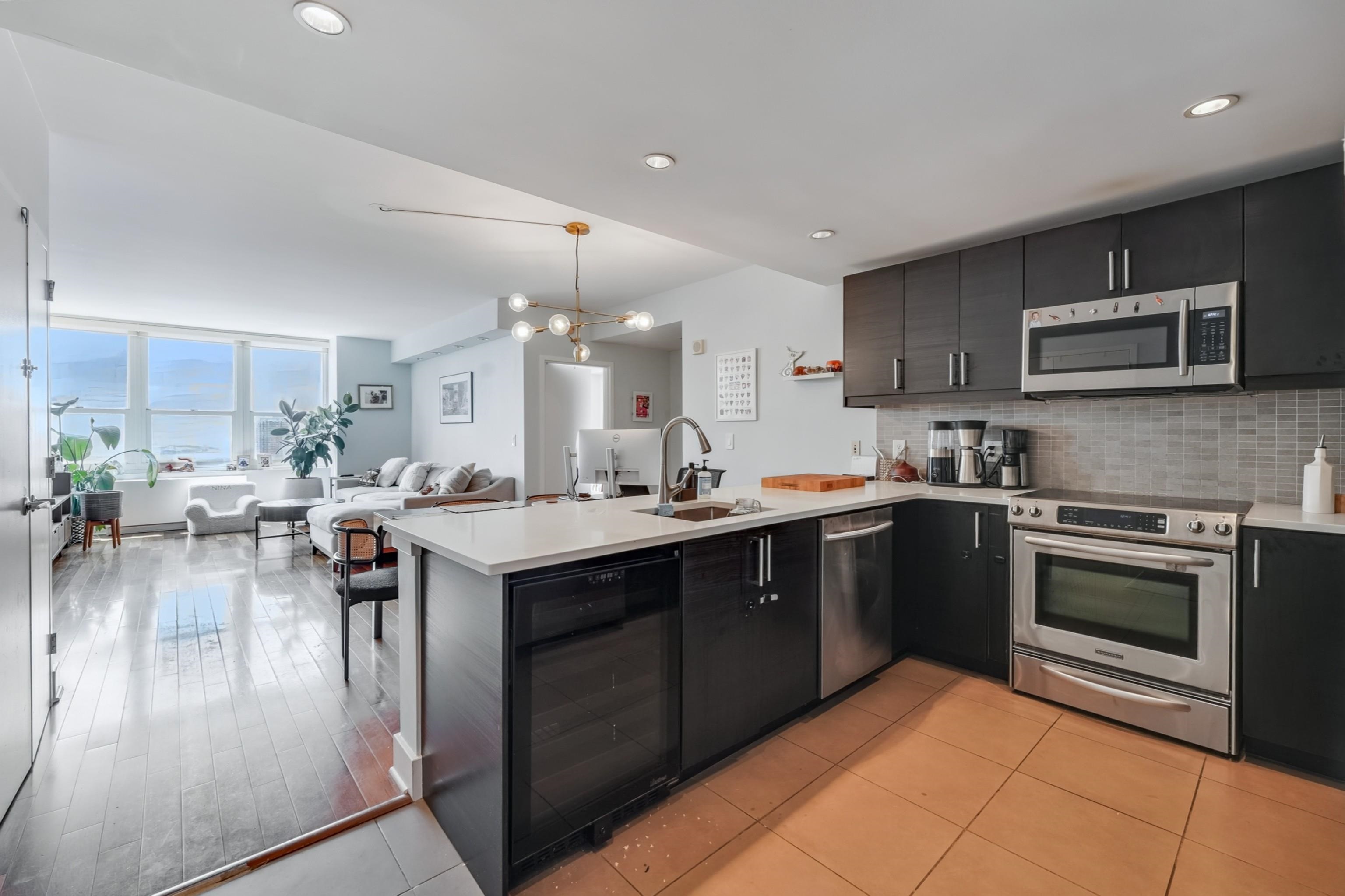 88 MORGAN ST Unit: 2006