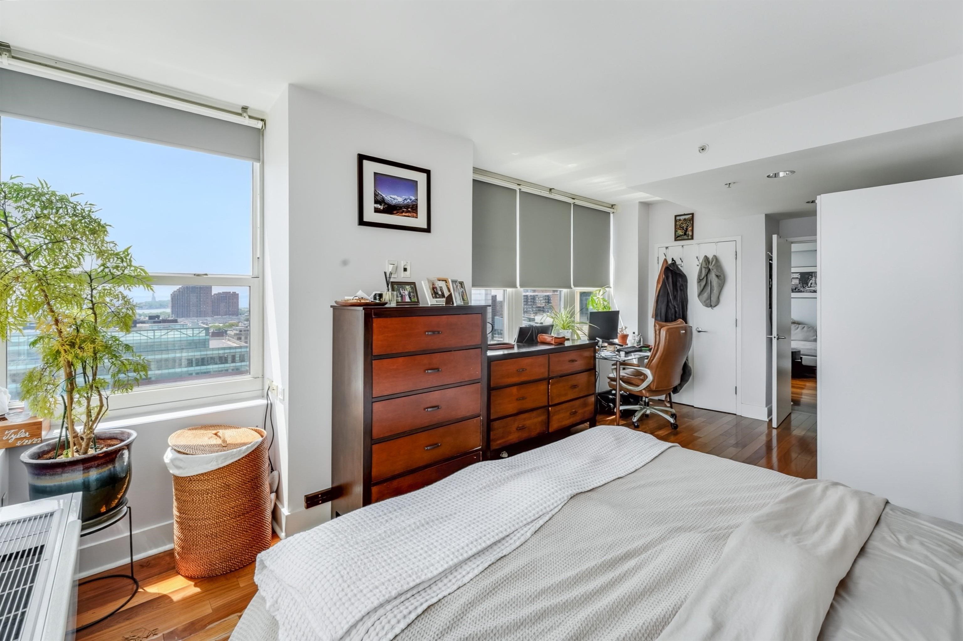 88 MORGAN ST Unit: 2006