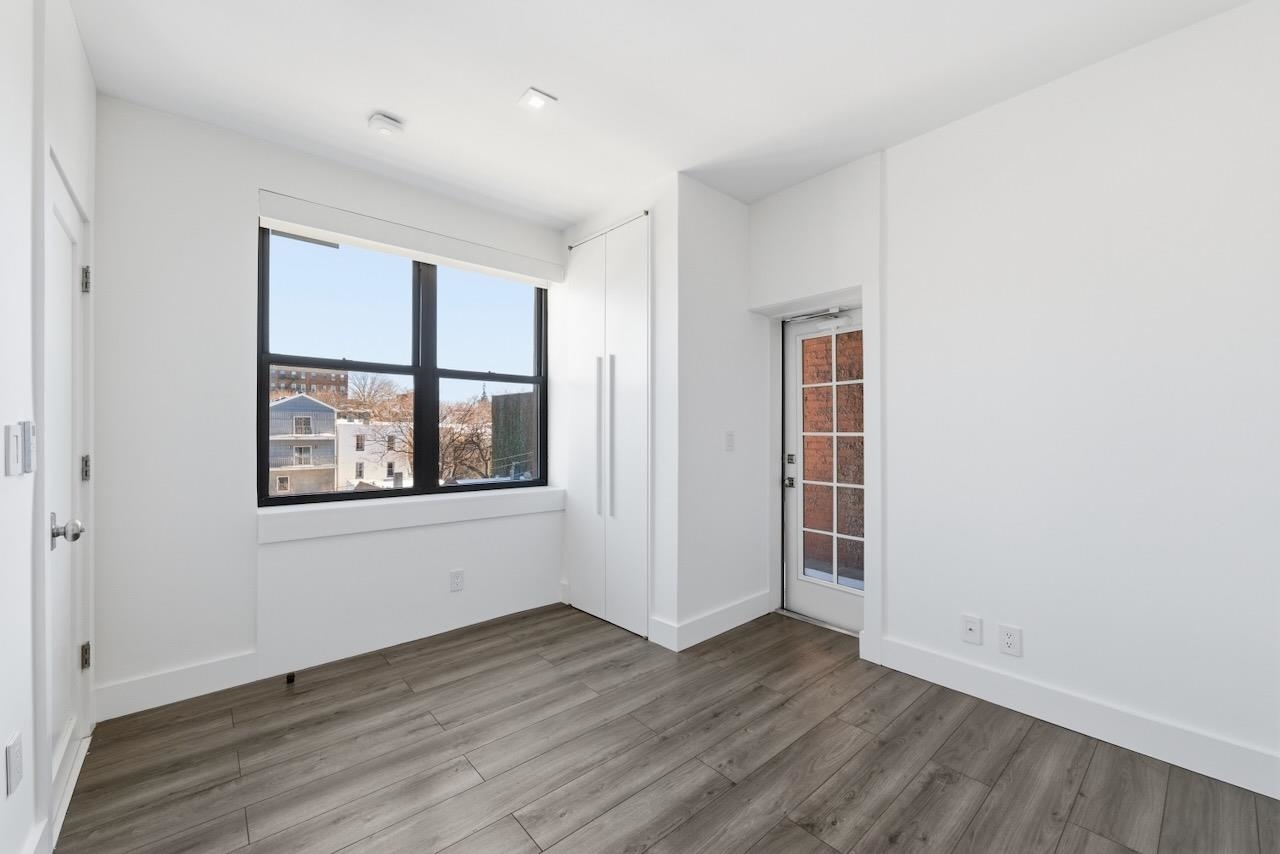 43-49 VAN WAGENEN AVE Unit: 4A