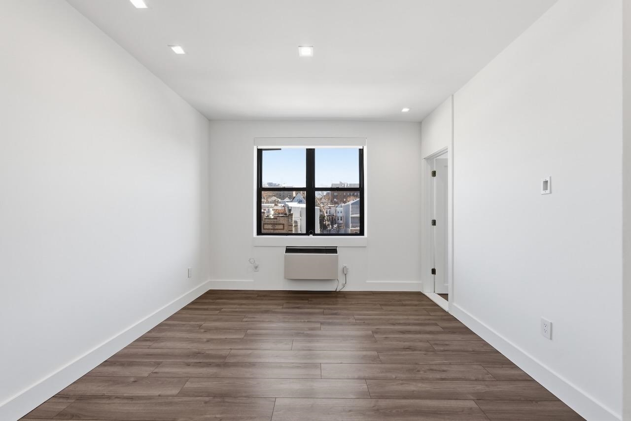 43-49 VAN WAGENEN AVE Unit: 4A