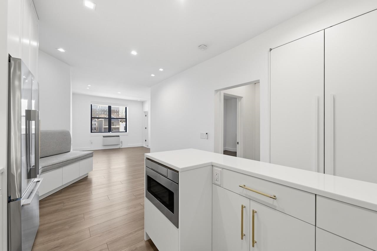 43-49 VAN WAGENEN AVE Unit: 4A