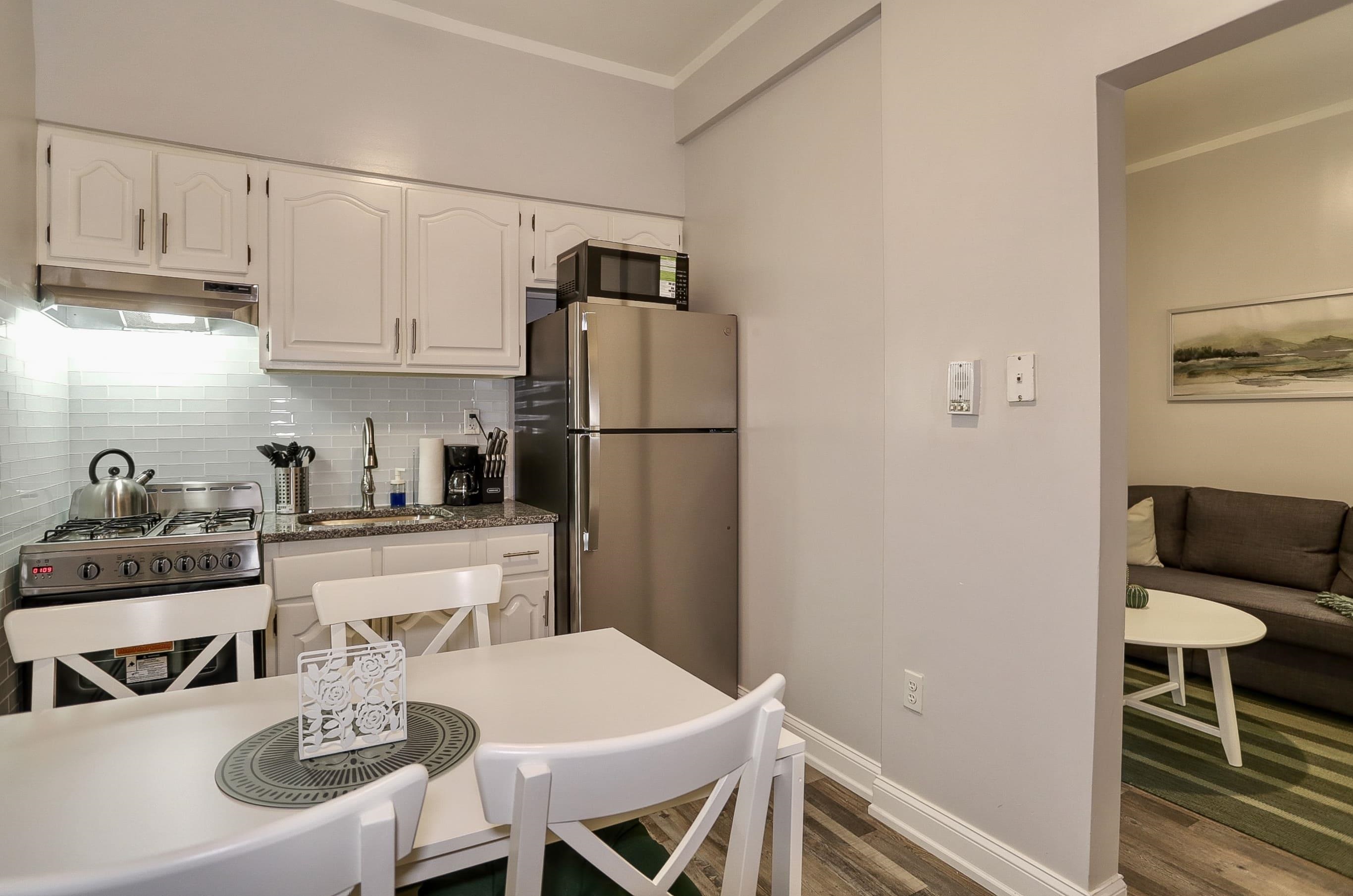 208 48TH ST Unit: 27