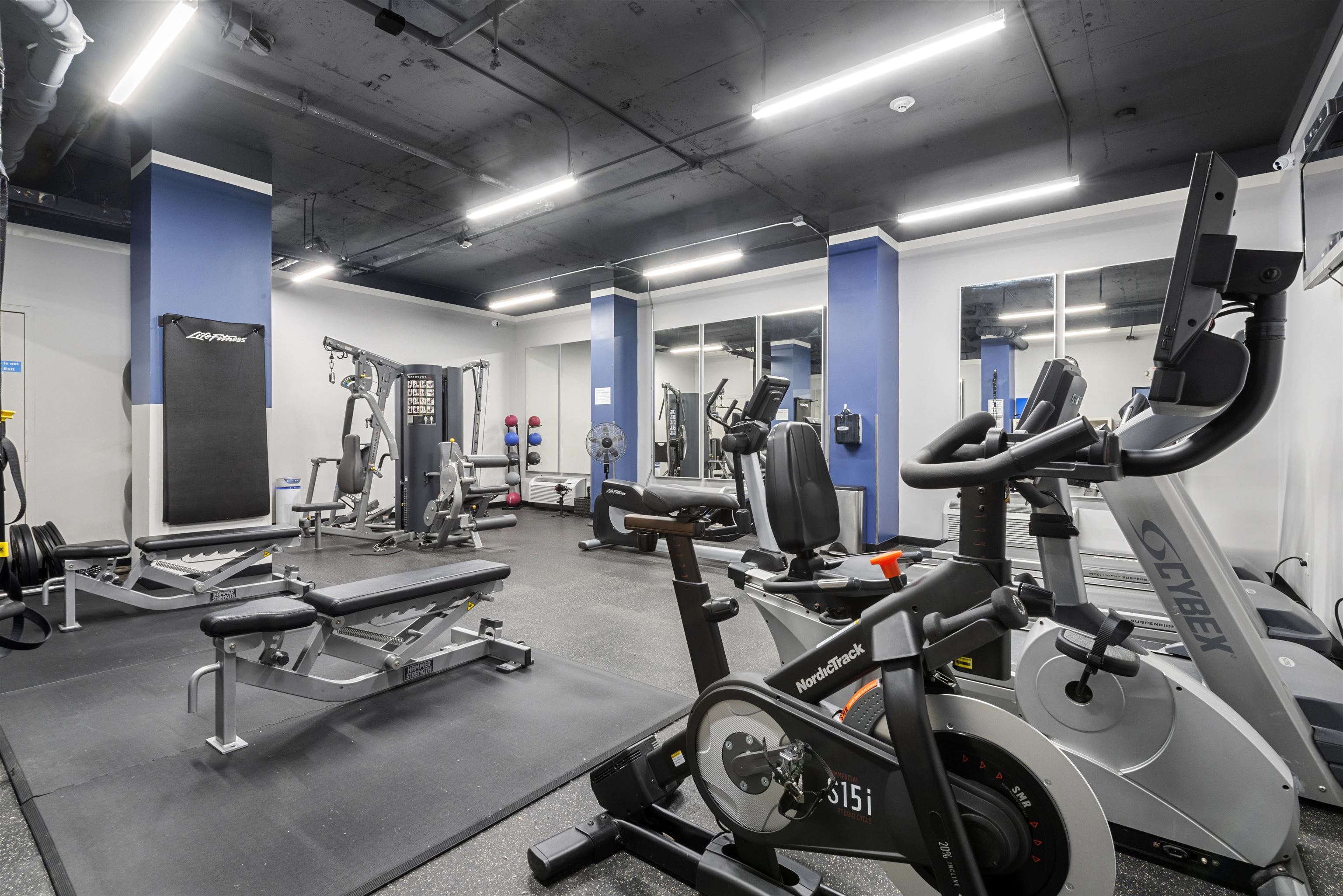 100 MANHATTAN AVE Unit: 1701