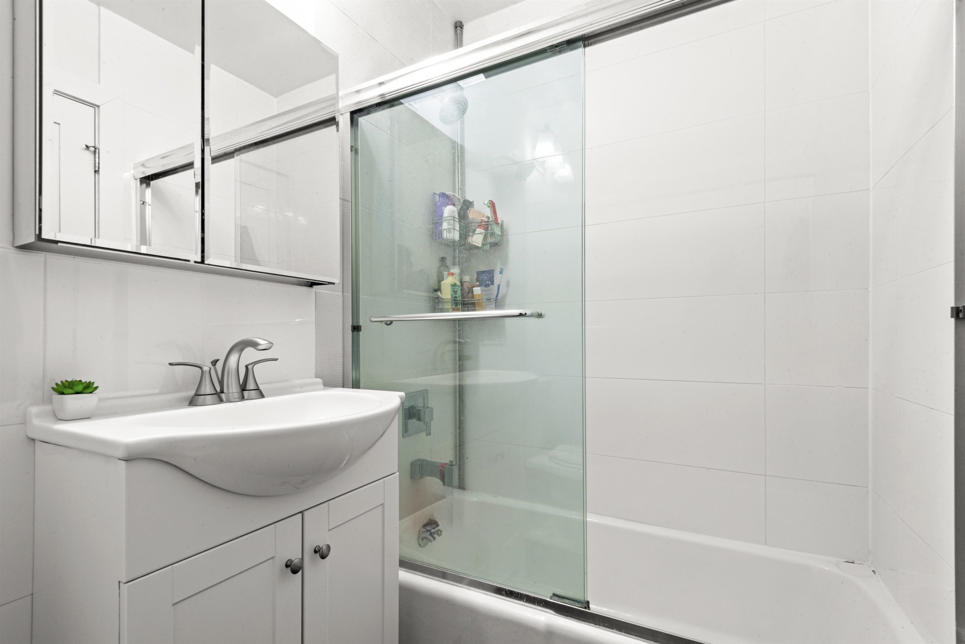 100 MANHATTAN AVE Unit: 1701