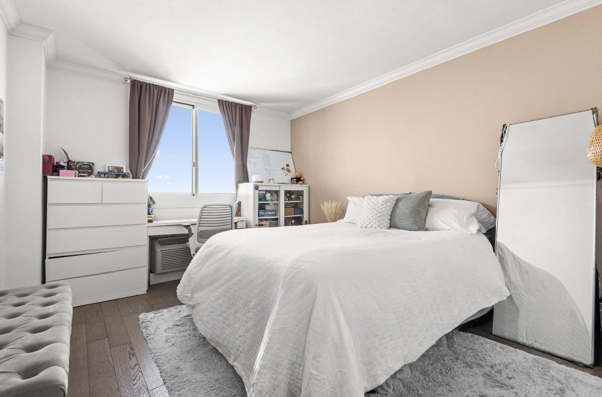 100 MANHATTAN AVE Unit: 1701