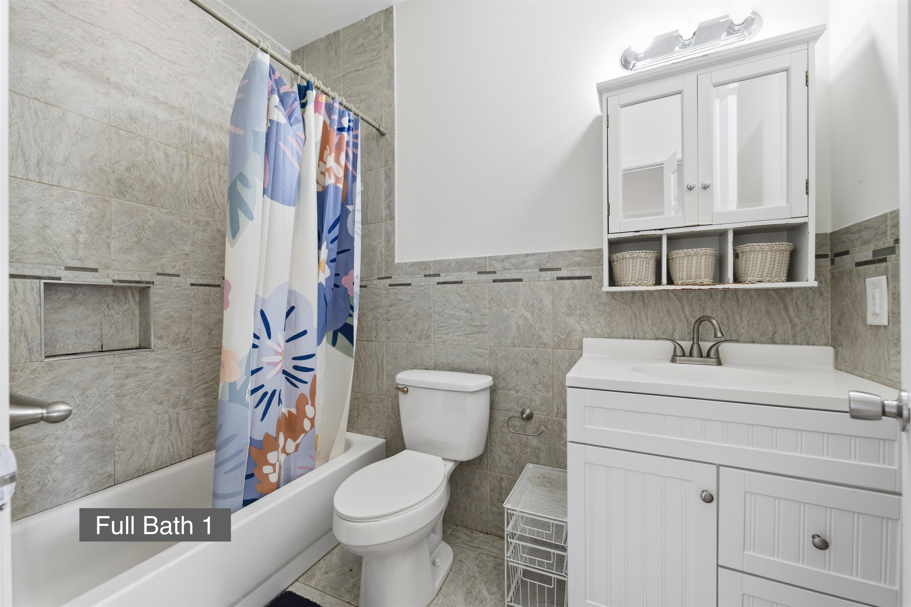 54 LAIDLAW AVE Unit: 2