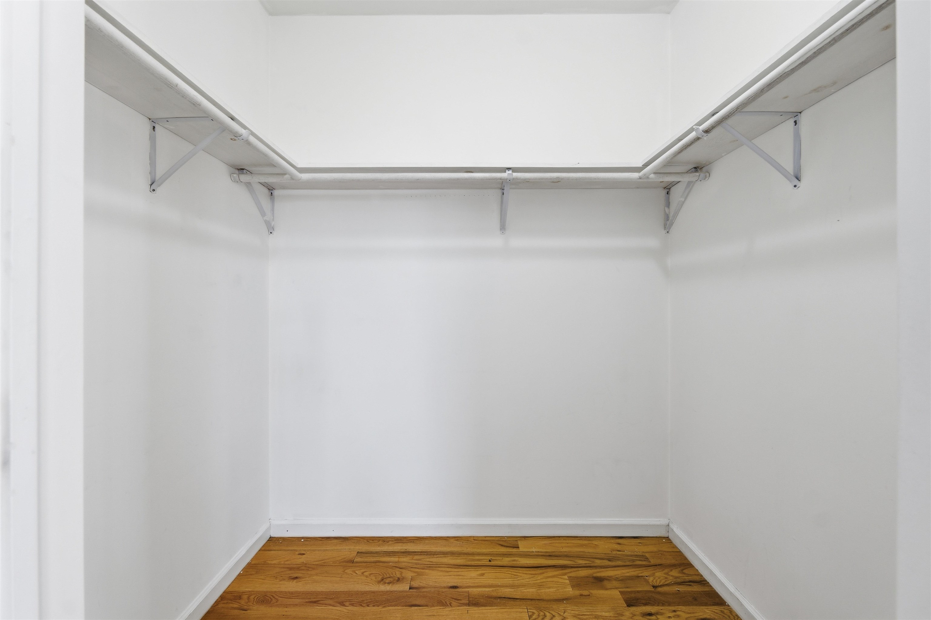 54 LAIDLAW AVE Unit: 2