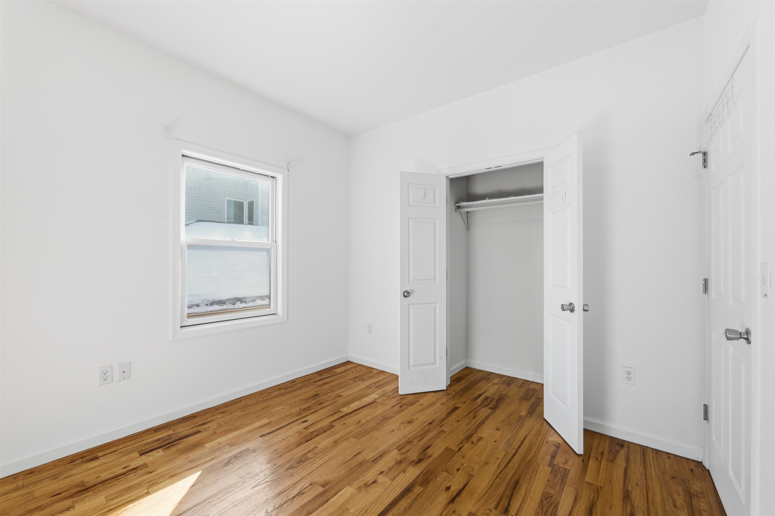 54 LAIDLAW AVE Unit: 2